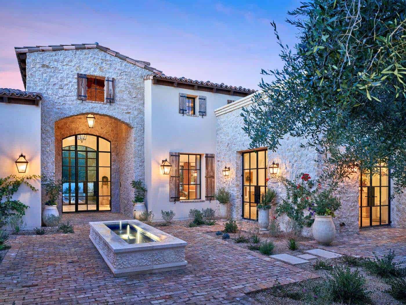 A charming Mediterranean Villa with gorgeous views of Camelback