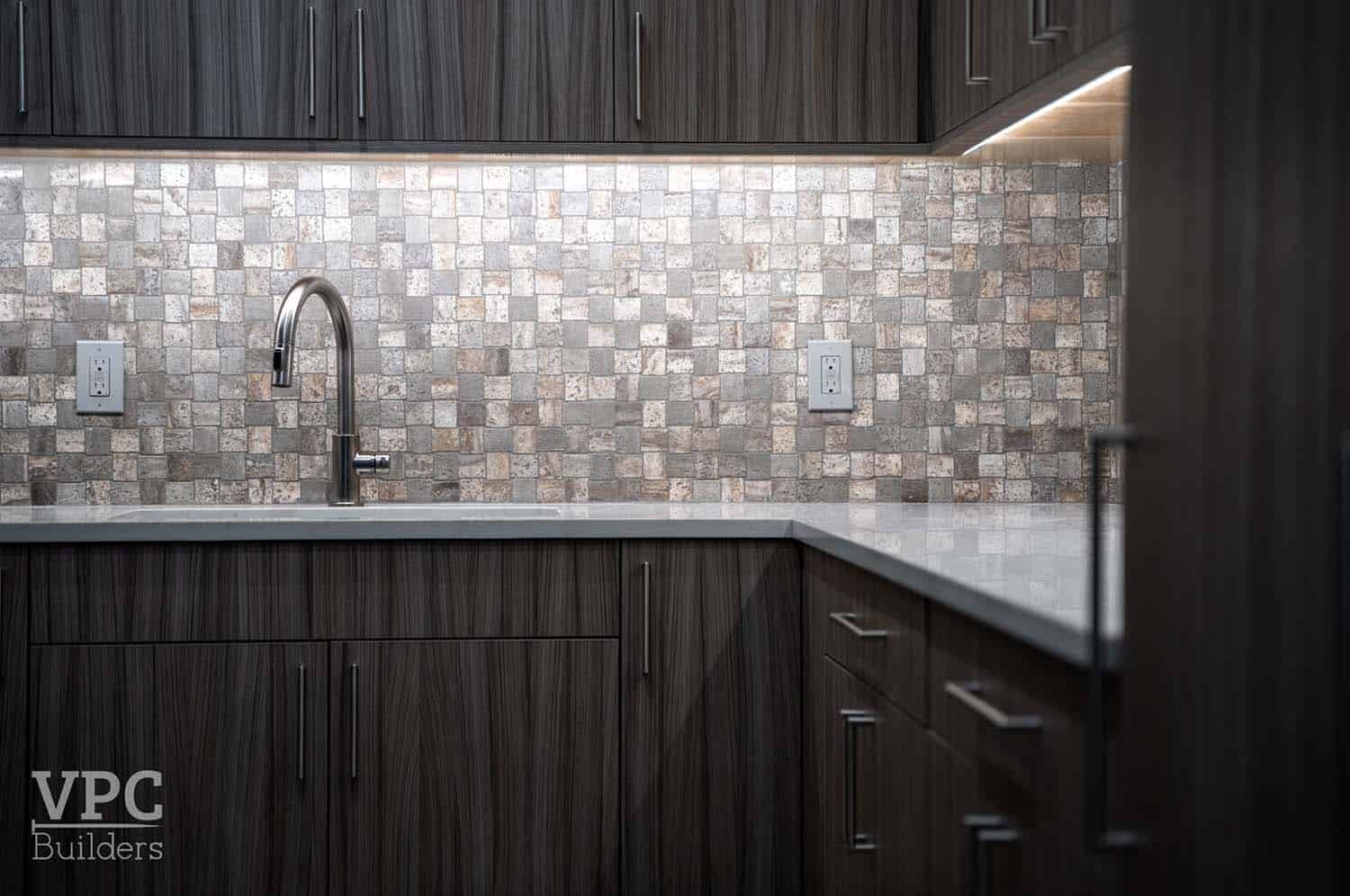 contemporary butlers pantry countertop detail