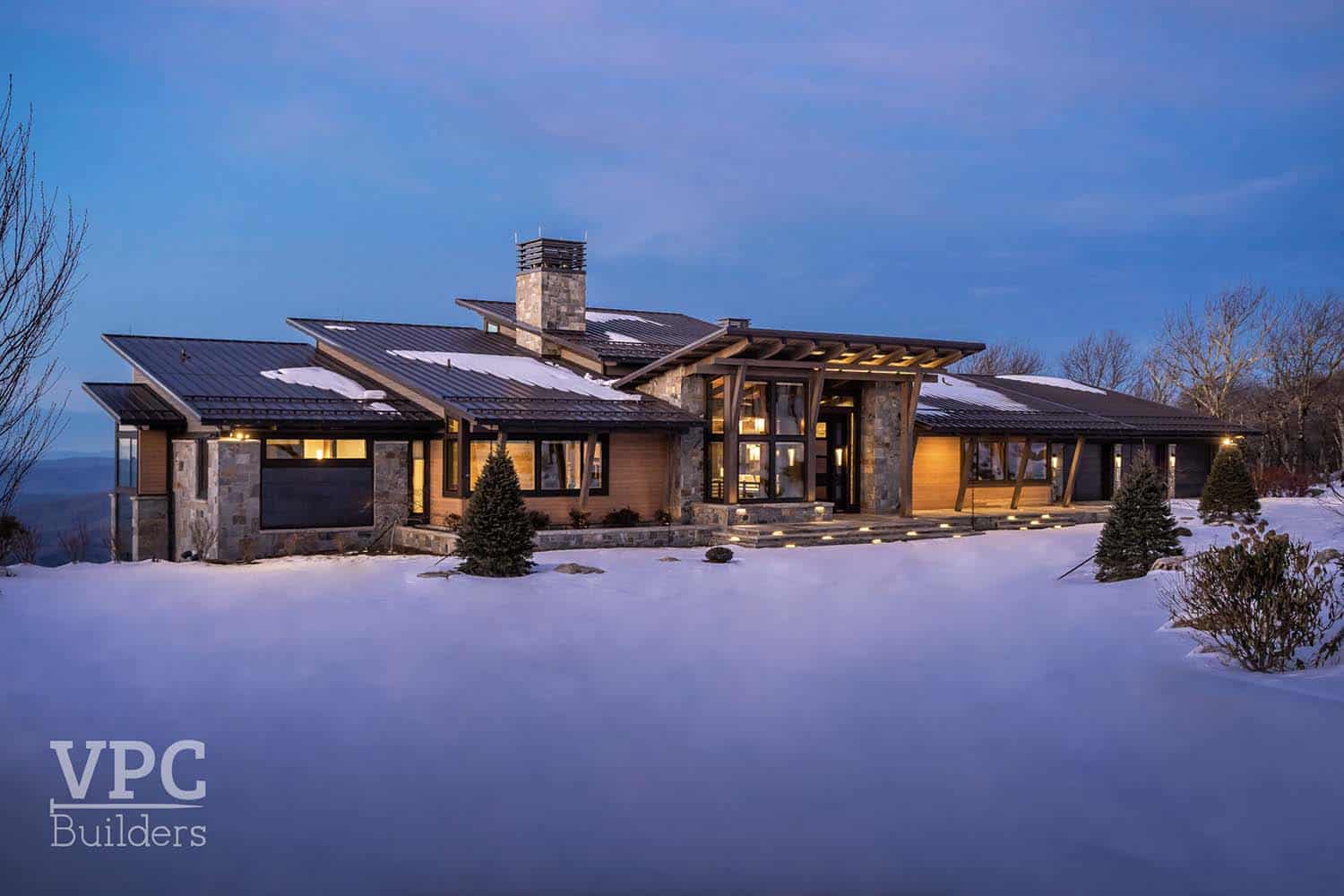 modern mountain lodge exterior at dusk