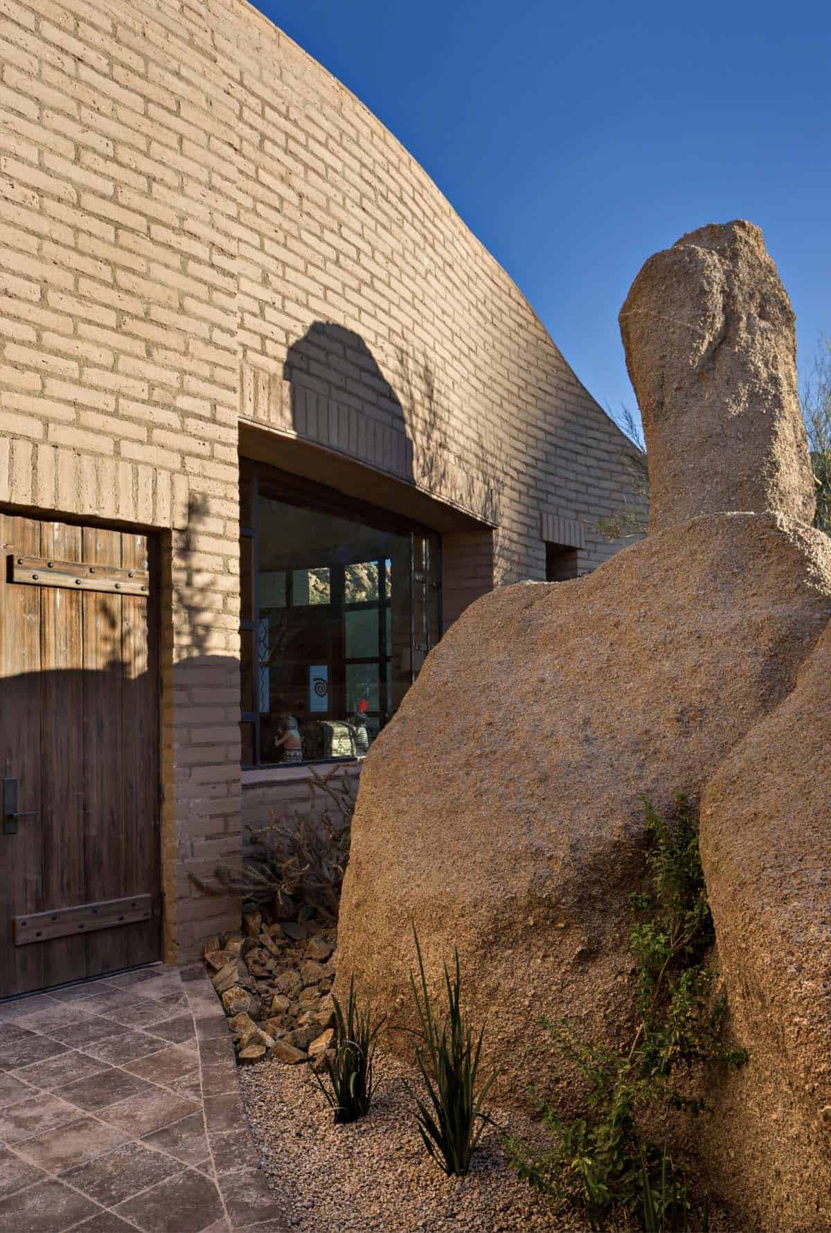 southwestern style courtyard