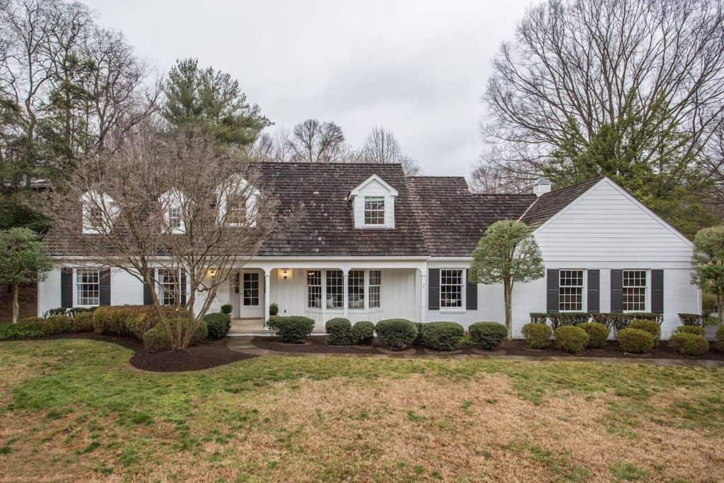 An old farmhouse gets a charming makeover in Virginia's horse country