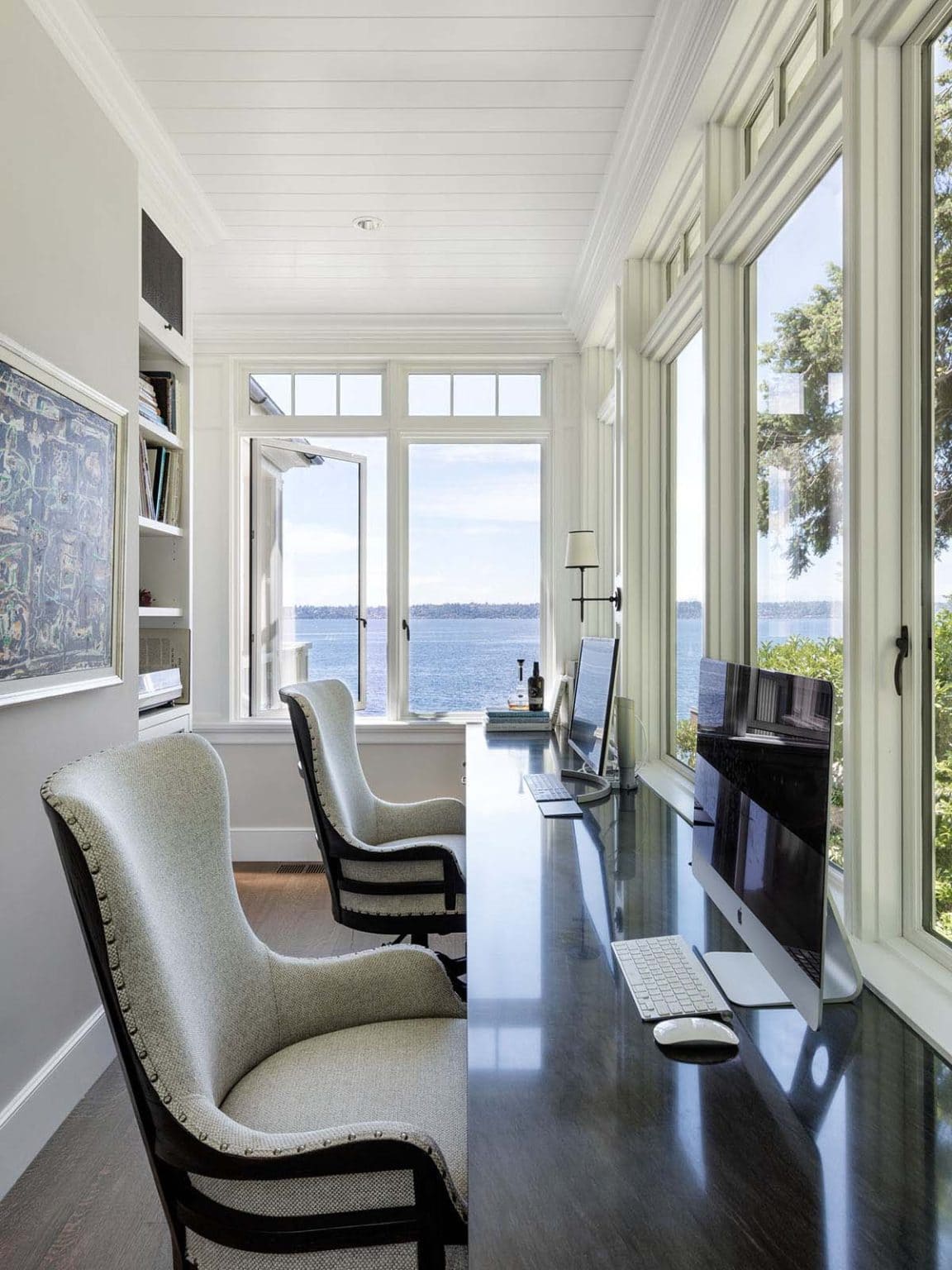 A charming lakeside cottage home with scenic views over Lake Washington