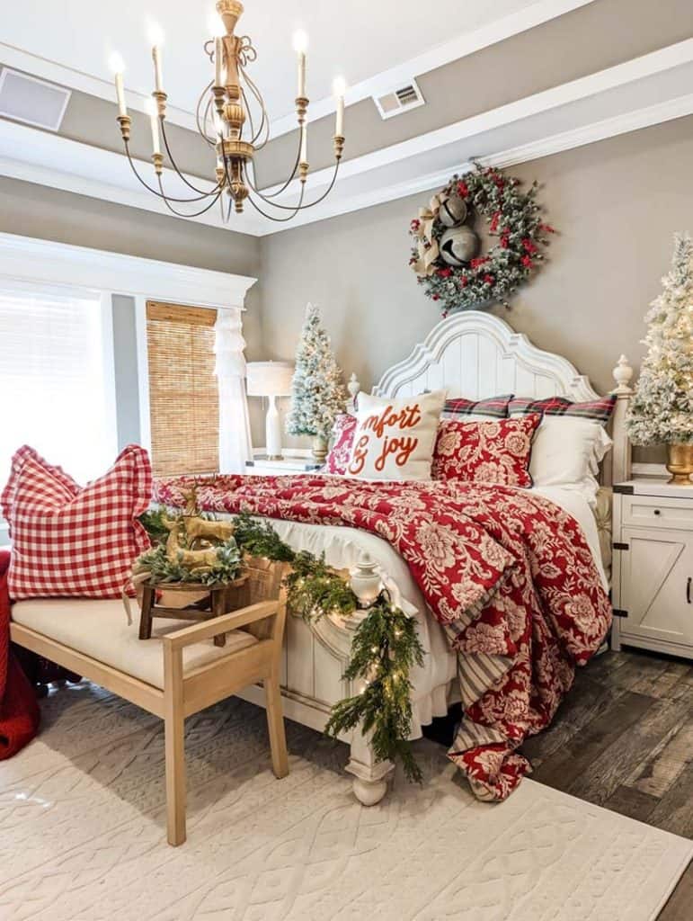 21 Most Beautiful Christmas Bedroom Decorating Ideas For Cozy Warmth