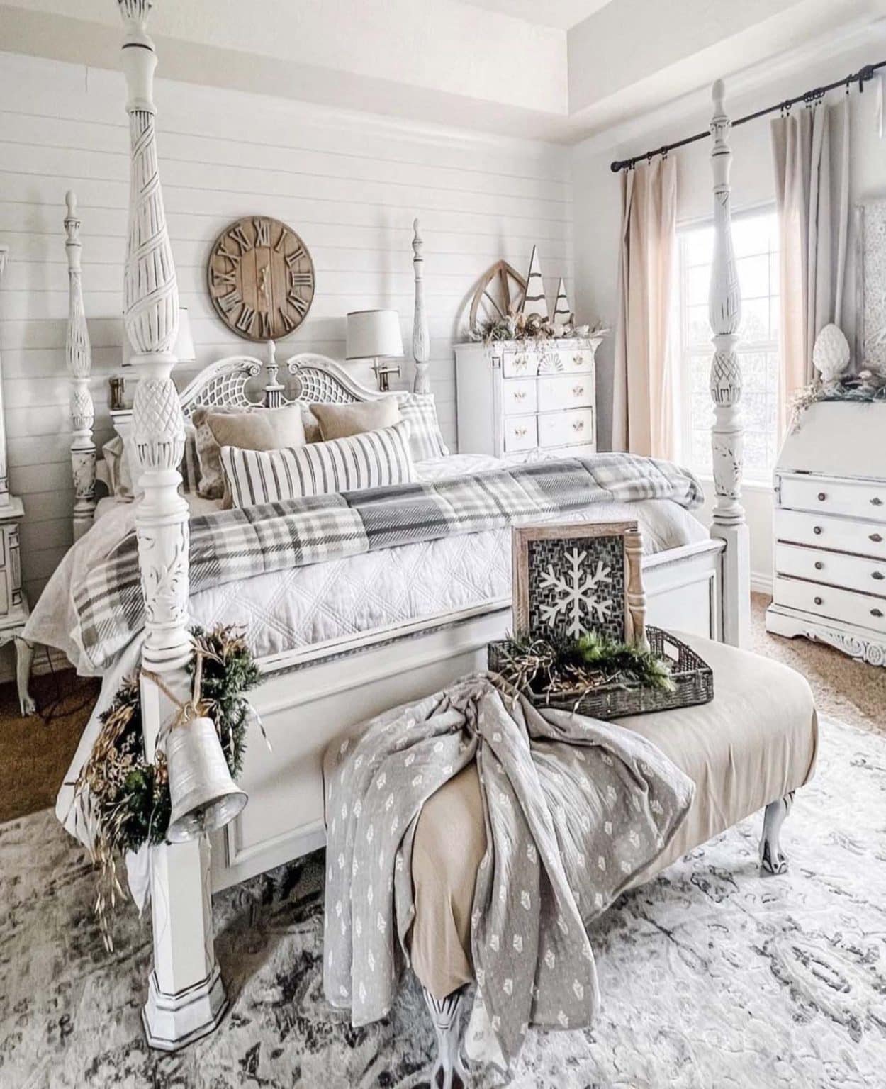 21 Most Beautiful Christmas Bedroom Decorating Ideas For Cozy Warmth