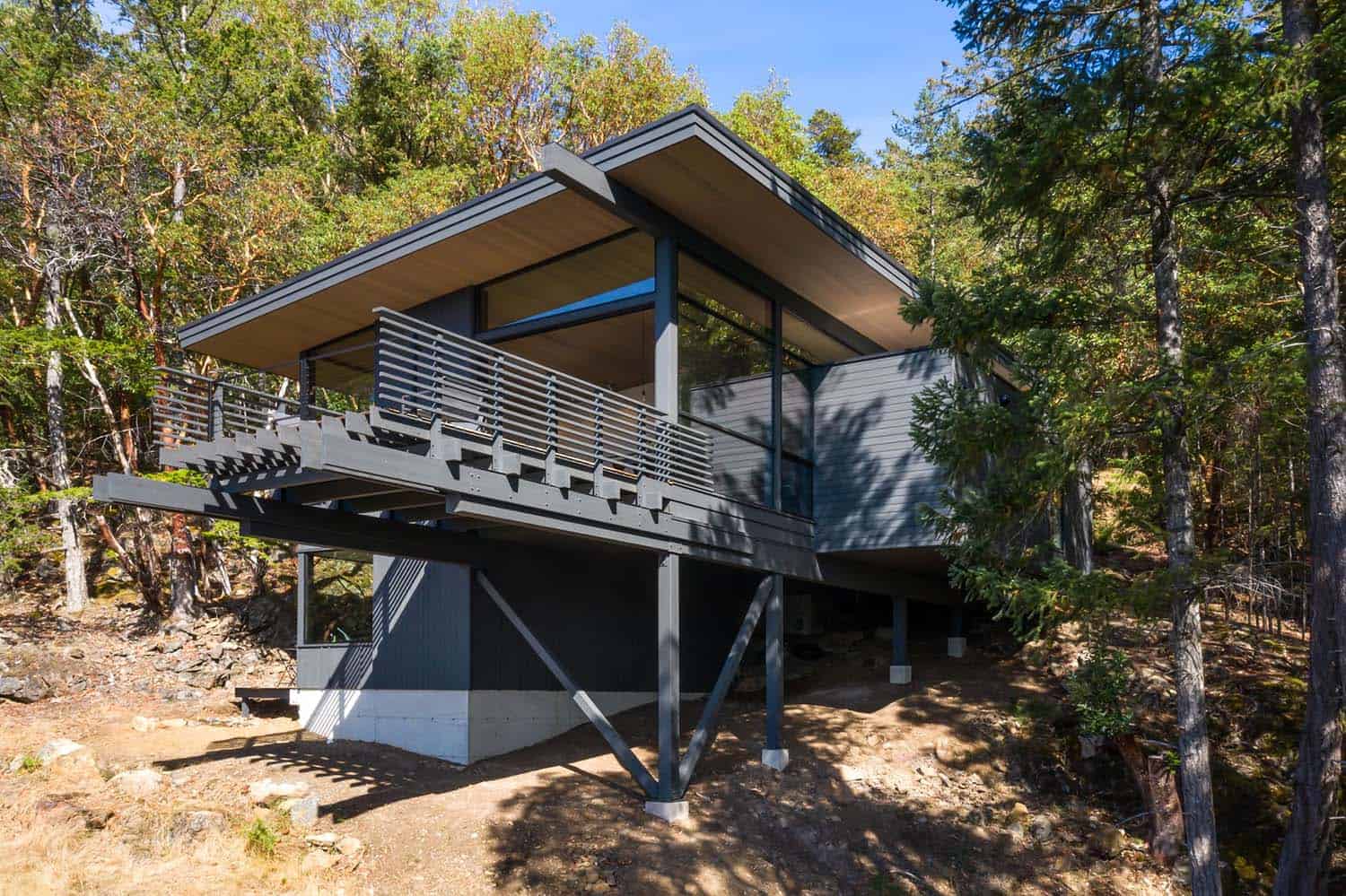 contemporary mountain cabin exterior