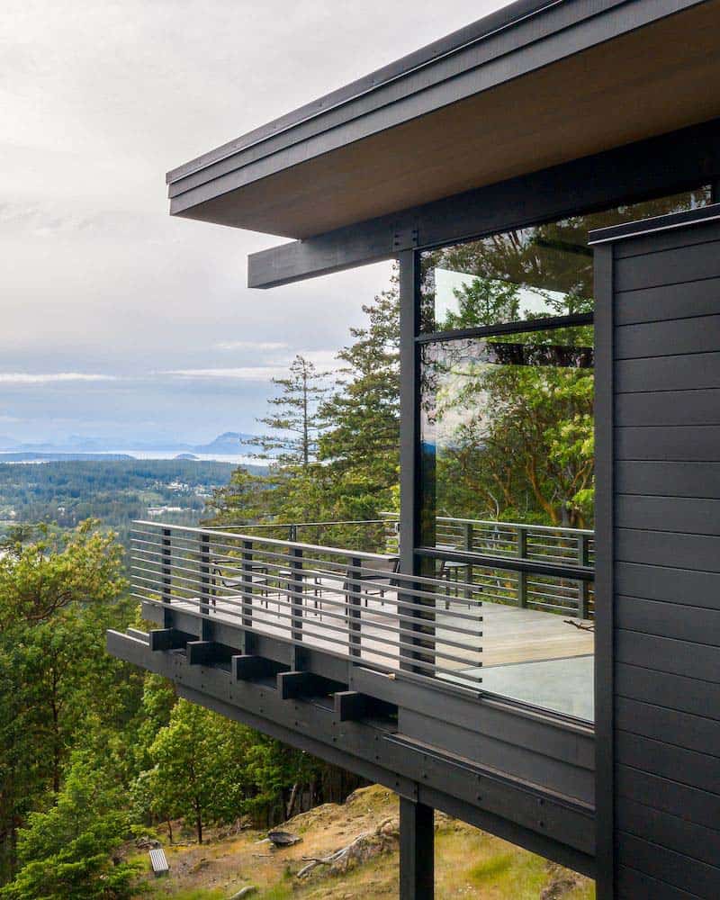 contemporary mountain cabin exterior