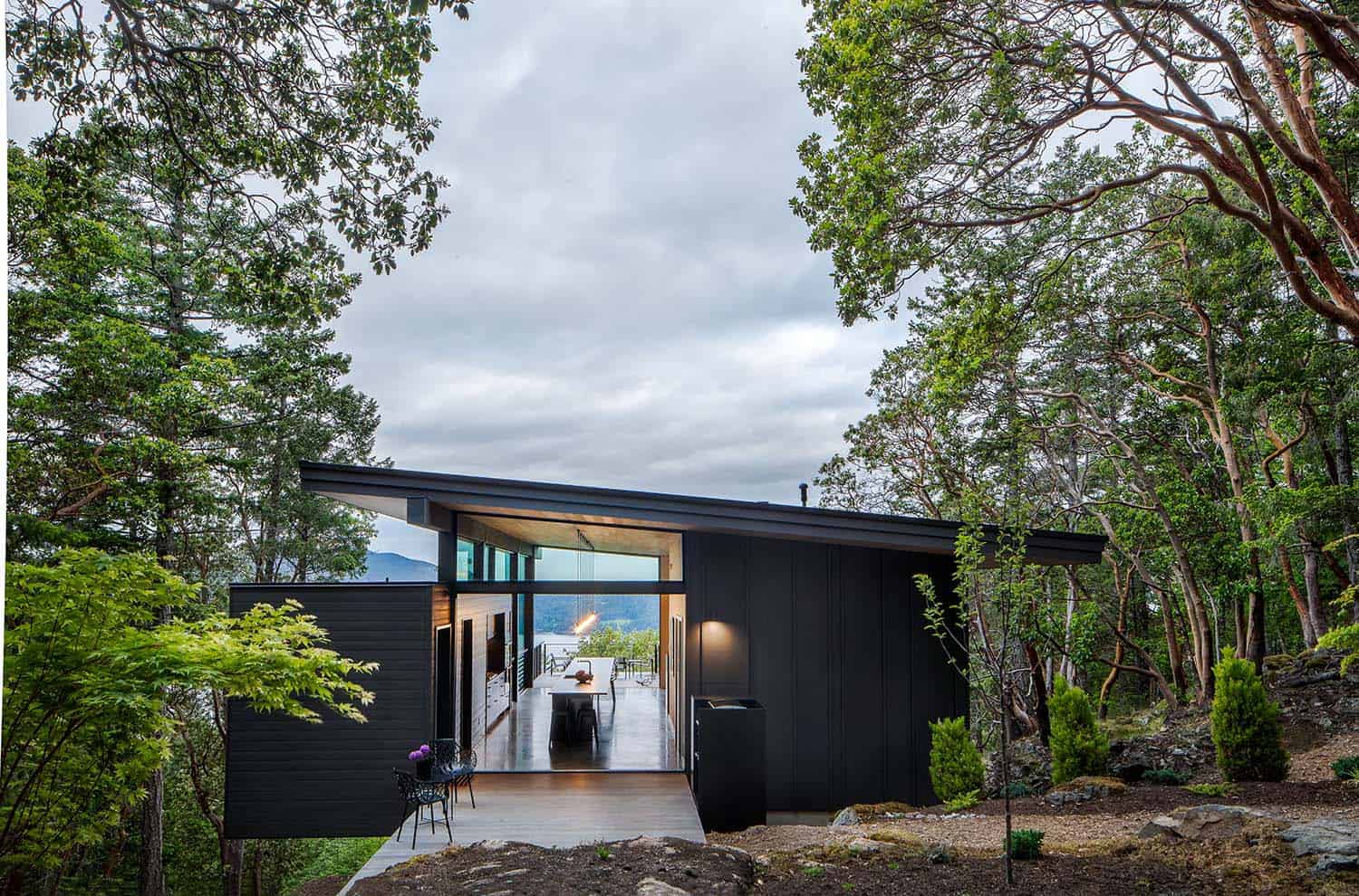 contemporary mountain cabin exterior