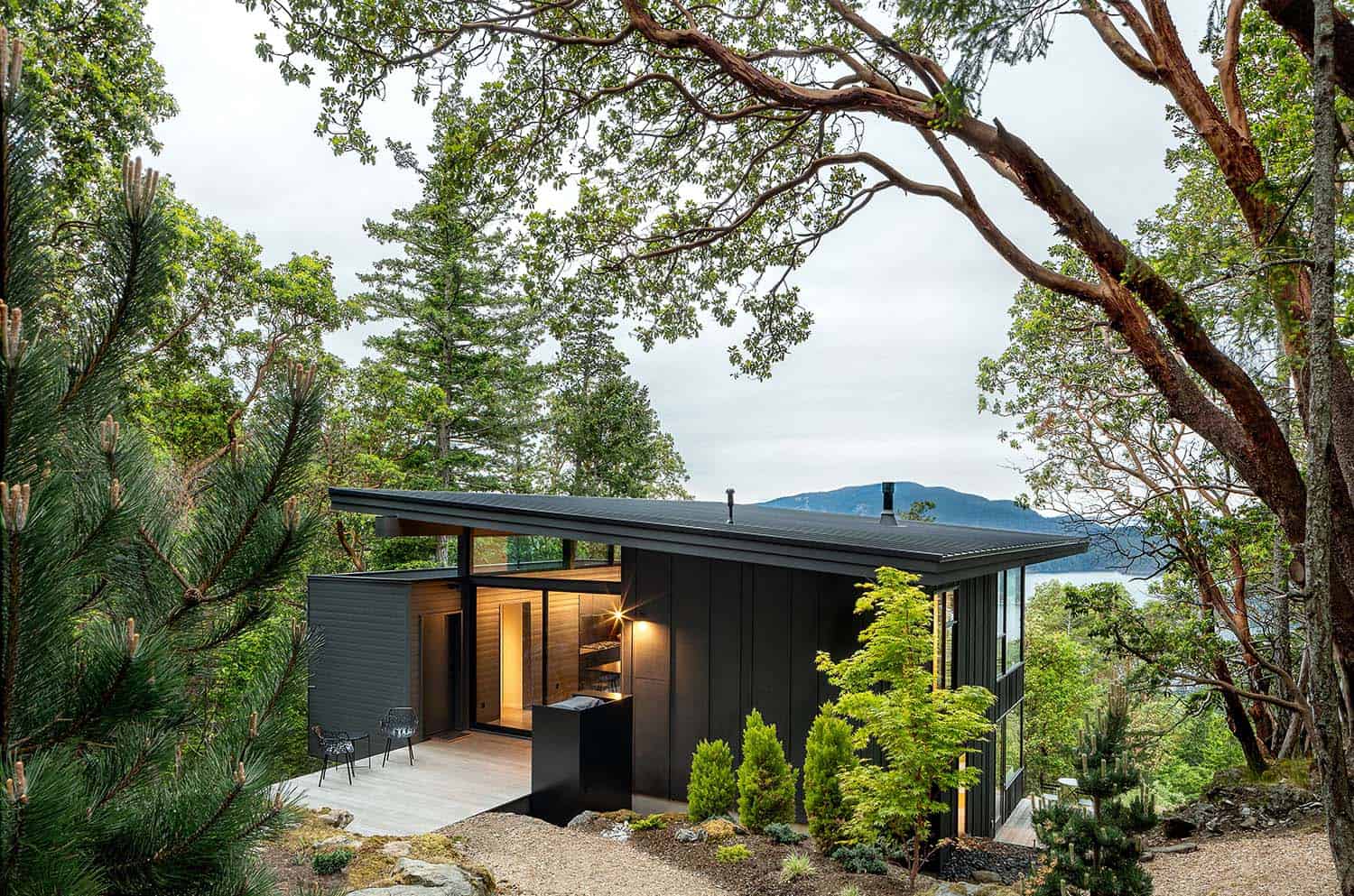 contemporary mountain cabin exterior