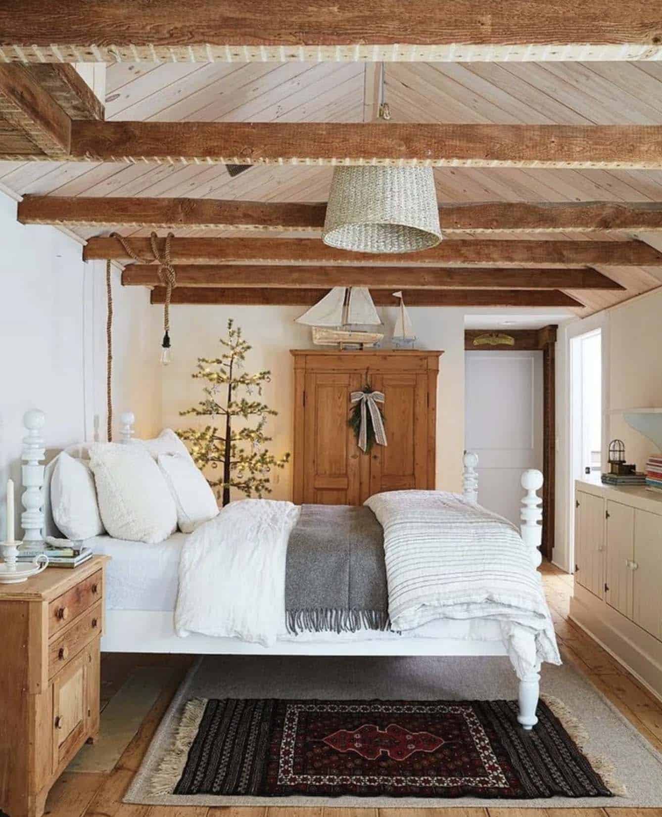 vintage-inspired Christmas decor in the bedroom