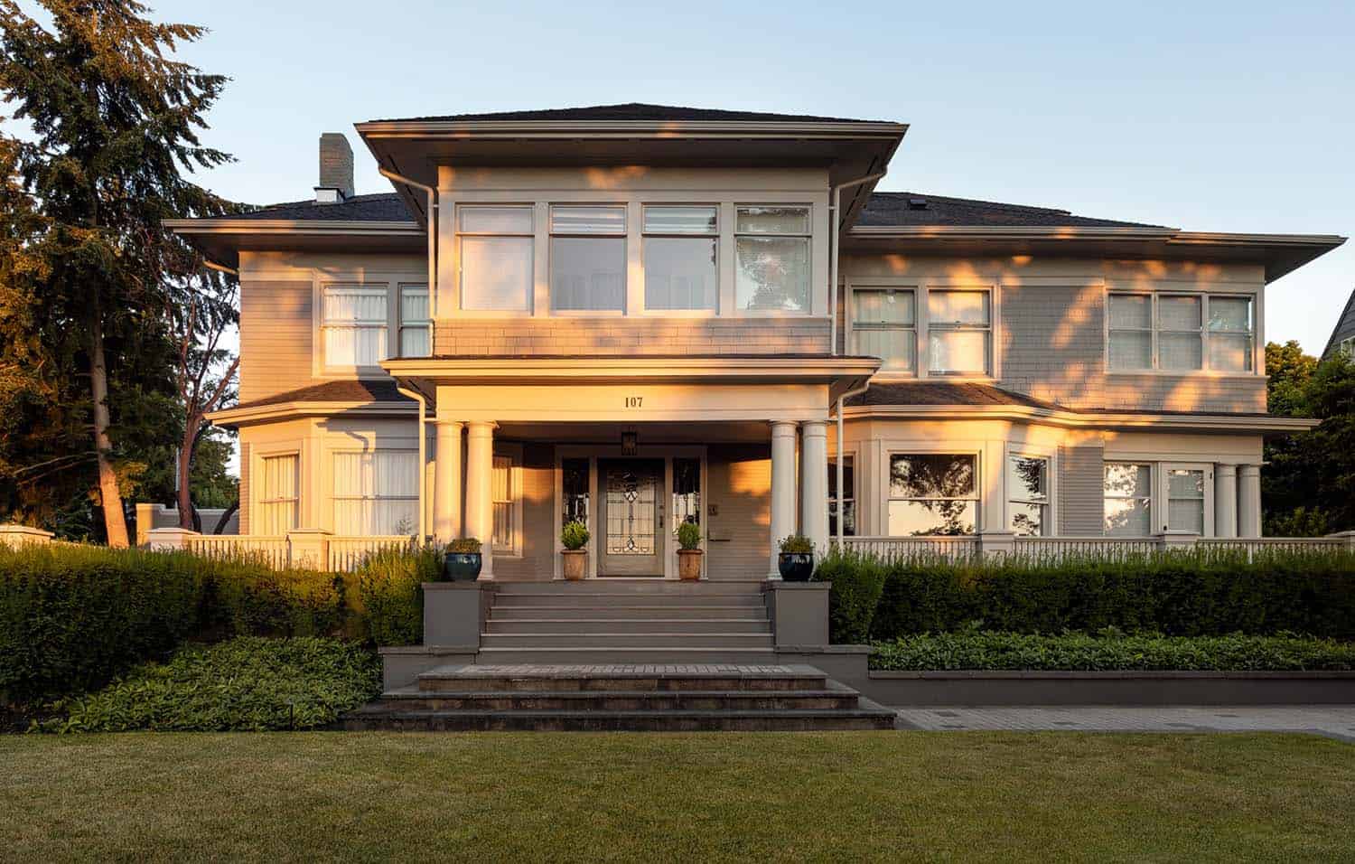 craftsman style home exterior