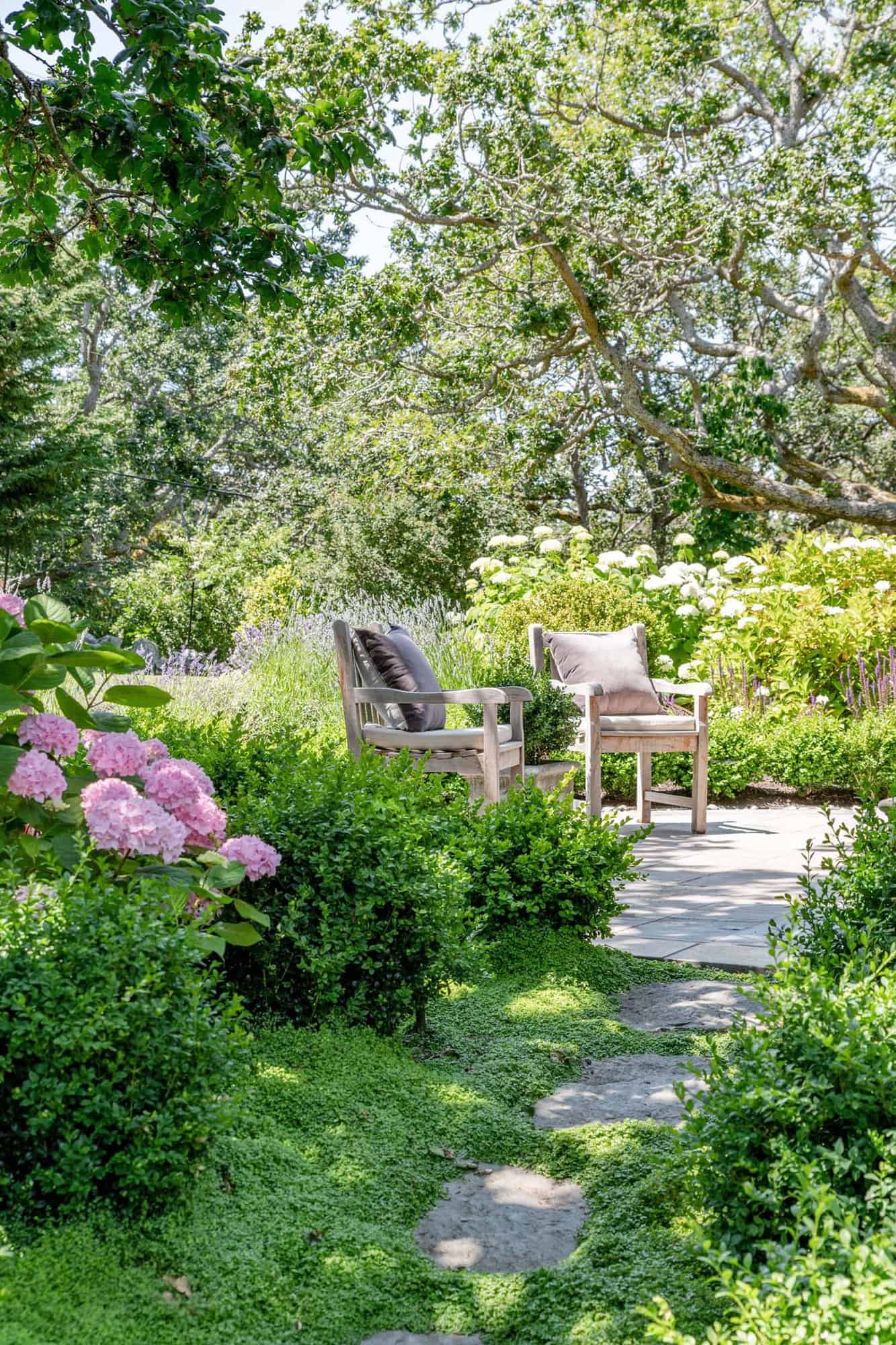 traditional home exterior garden view