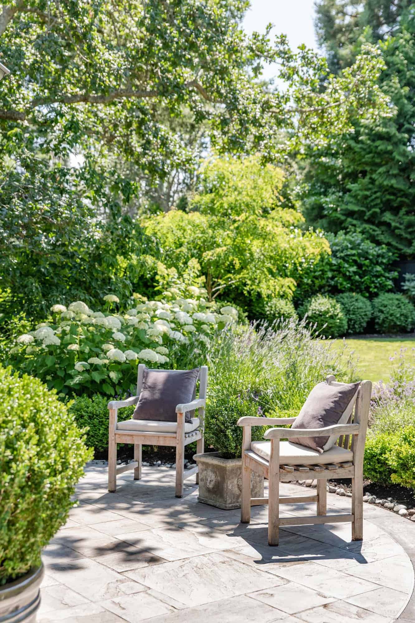 traditional home exterior garden view with outdoor chairs