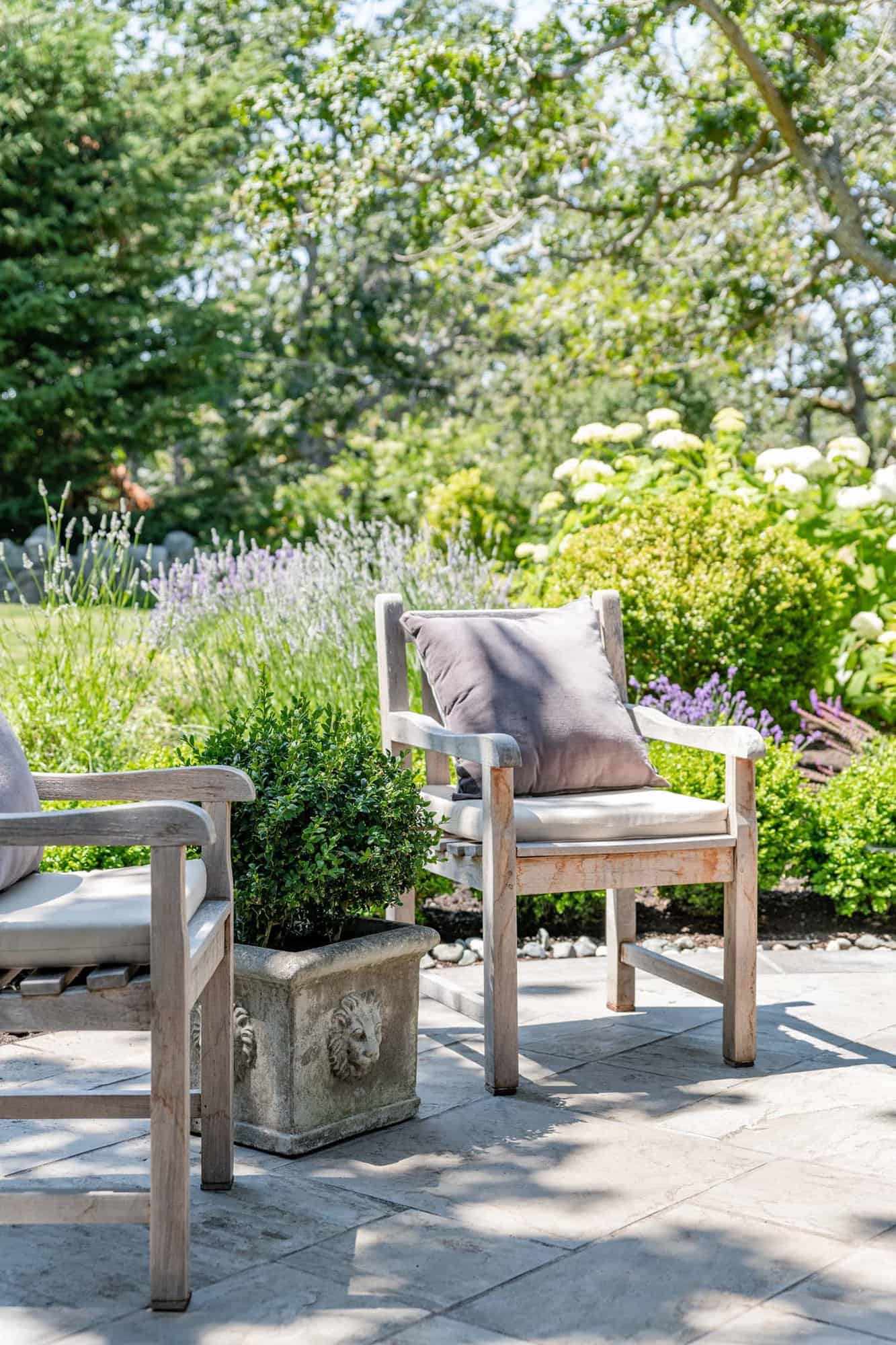 traditional home exterior garden view with outdoor chairs