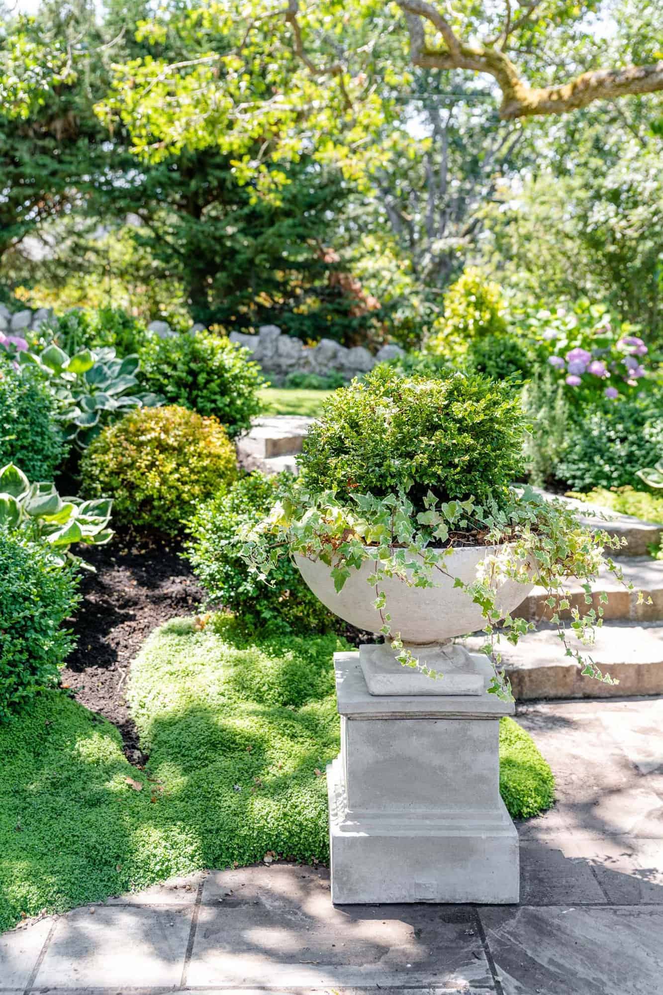 traditional home exterior garden view with a pathway