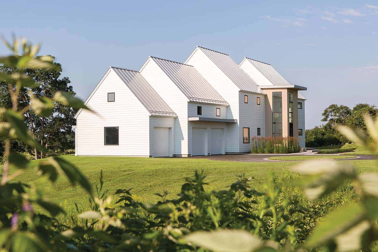 modern coastal farmhouse exterior