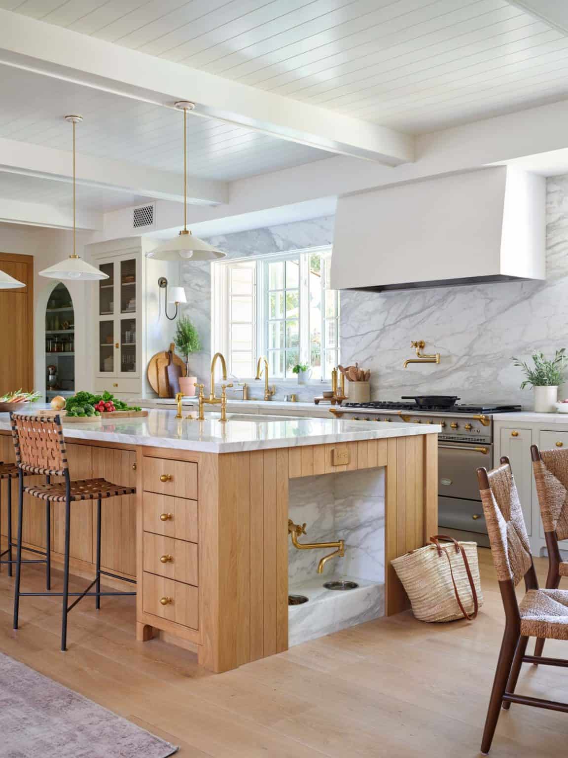 Traditional meets transitional in a beautifully renovated California ...