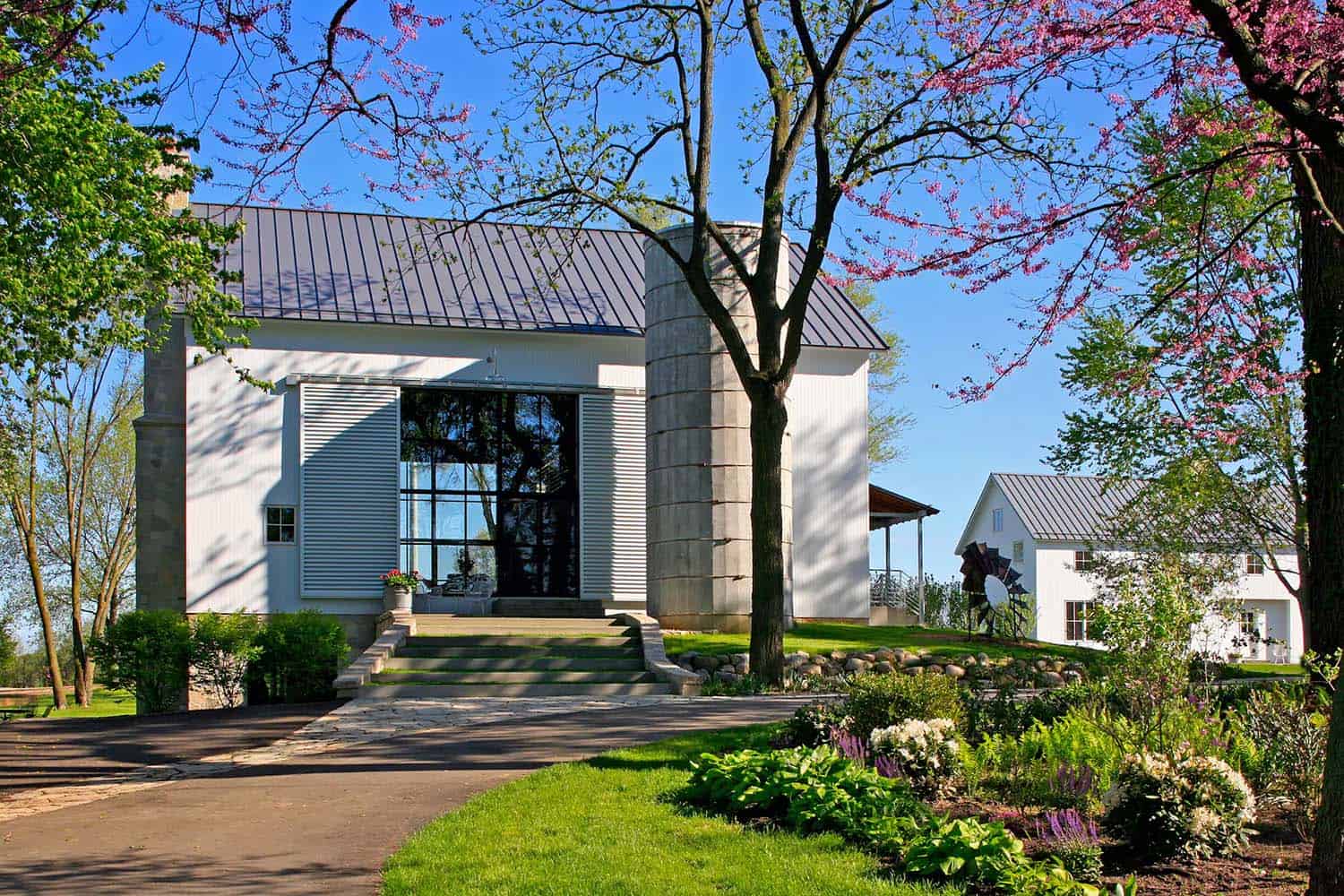 barn house exterior