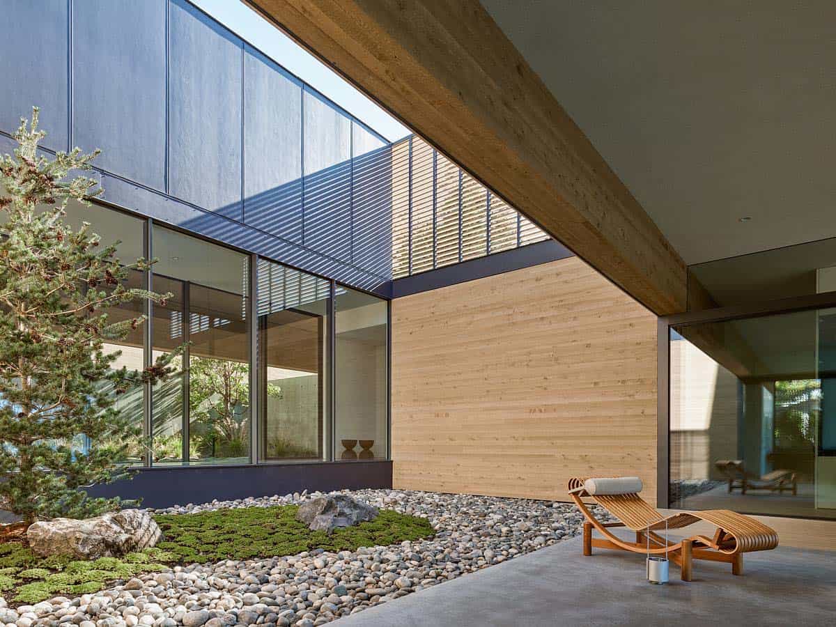 minimalist home exterior with a courtyard