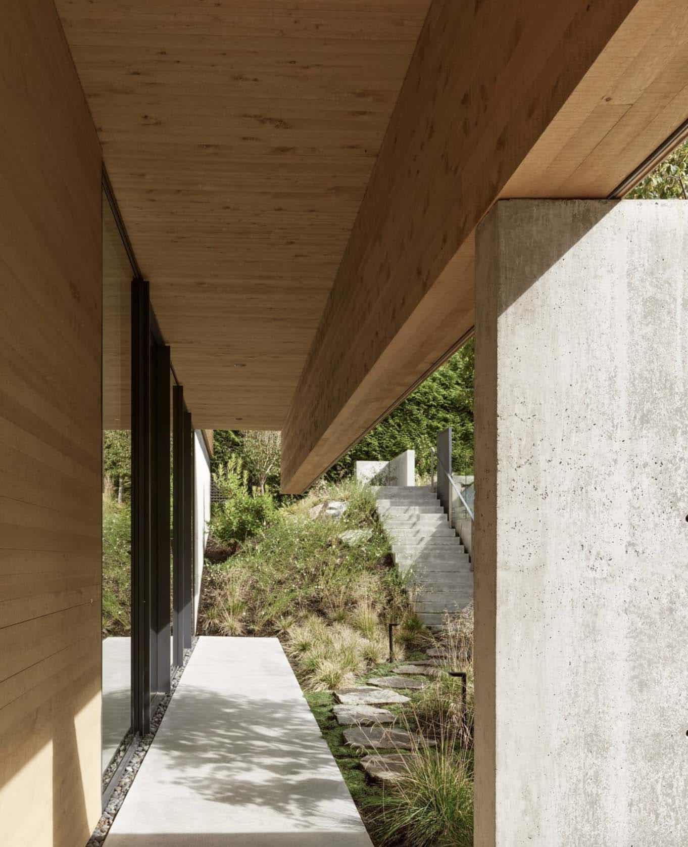 minimalist home exterior with a covered walkway