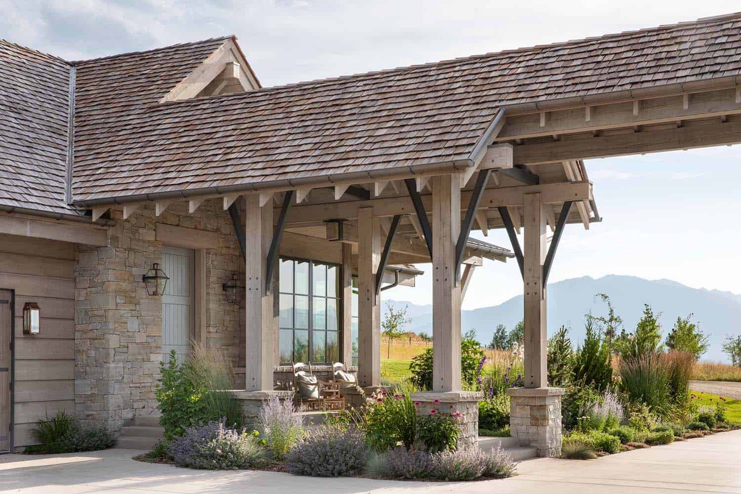 rustic mountain home exterior