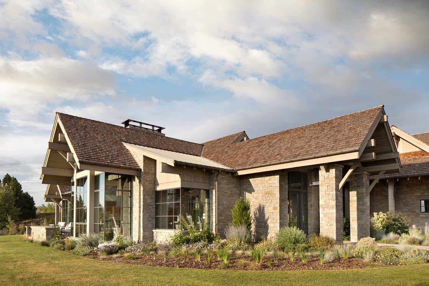 rustic mountain home exterior
