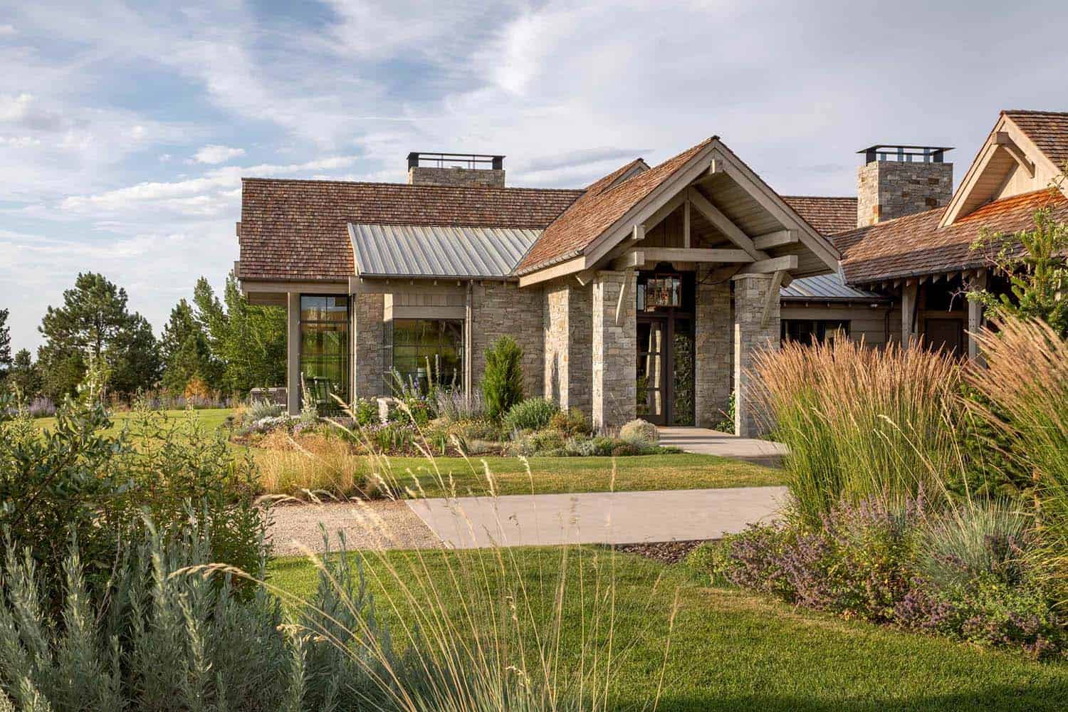 rustic mountain home exterior
