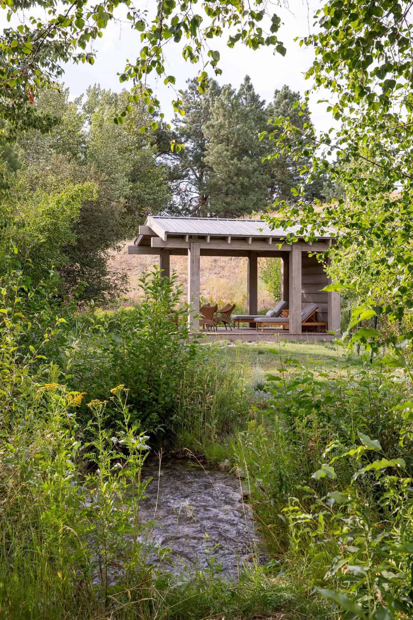 modern rustic mountain home landscape