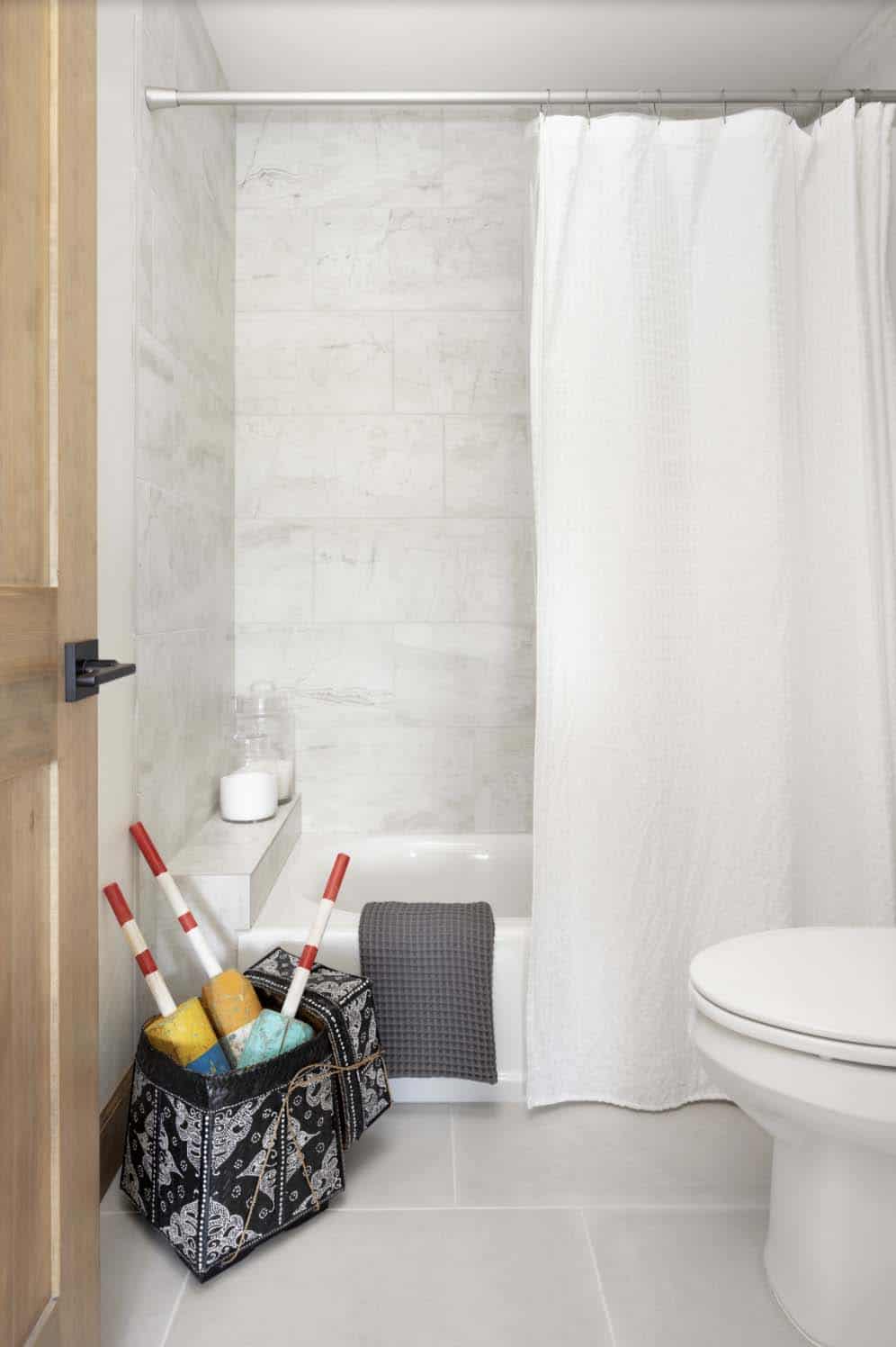 scandinavian style bathroom
