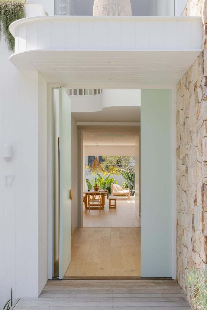 A breezy beach house in Australia designed for modern living: River of Life