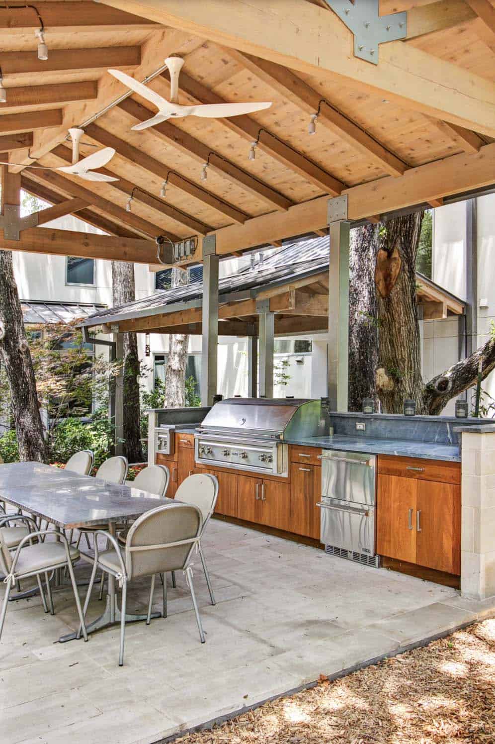 traditional patio with an outdoor grilling station