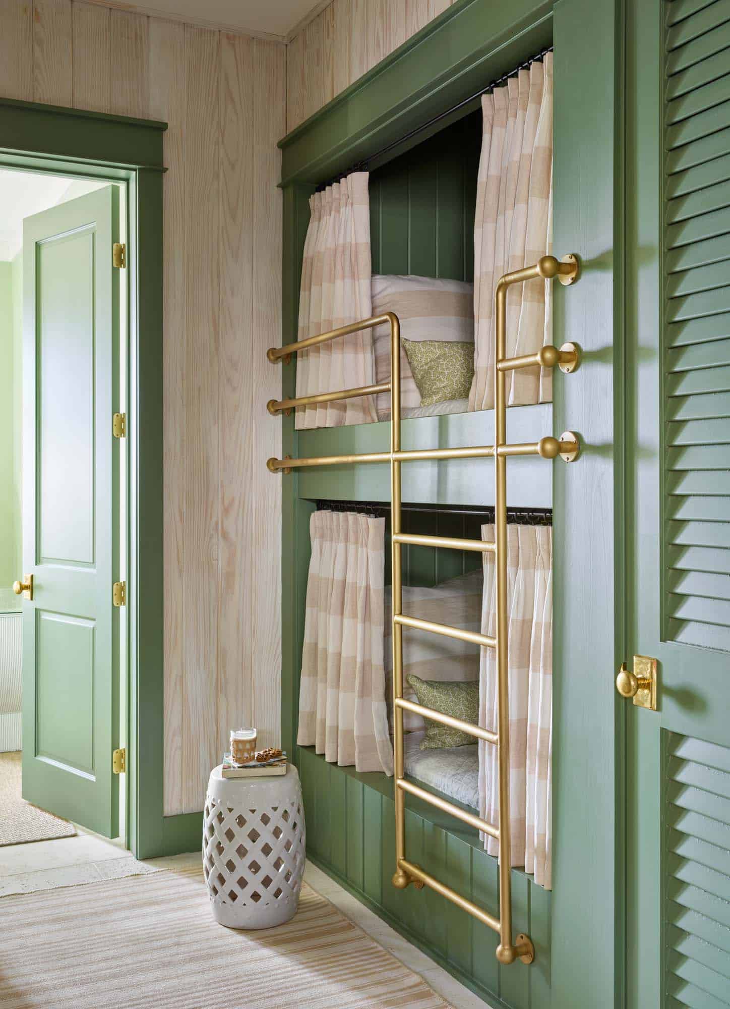 beach style bunk bedroom