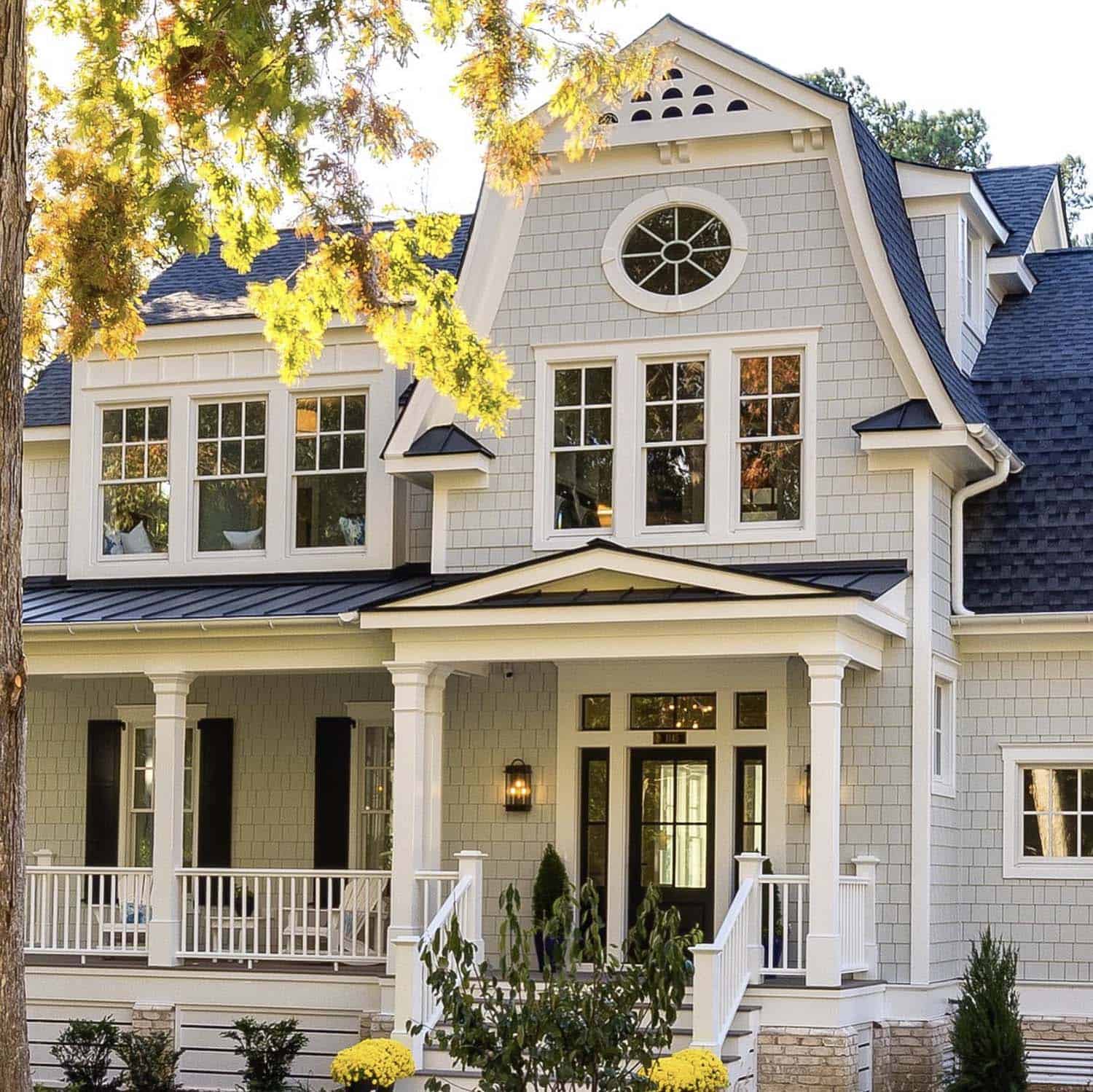beach style house exterior