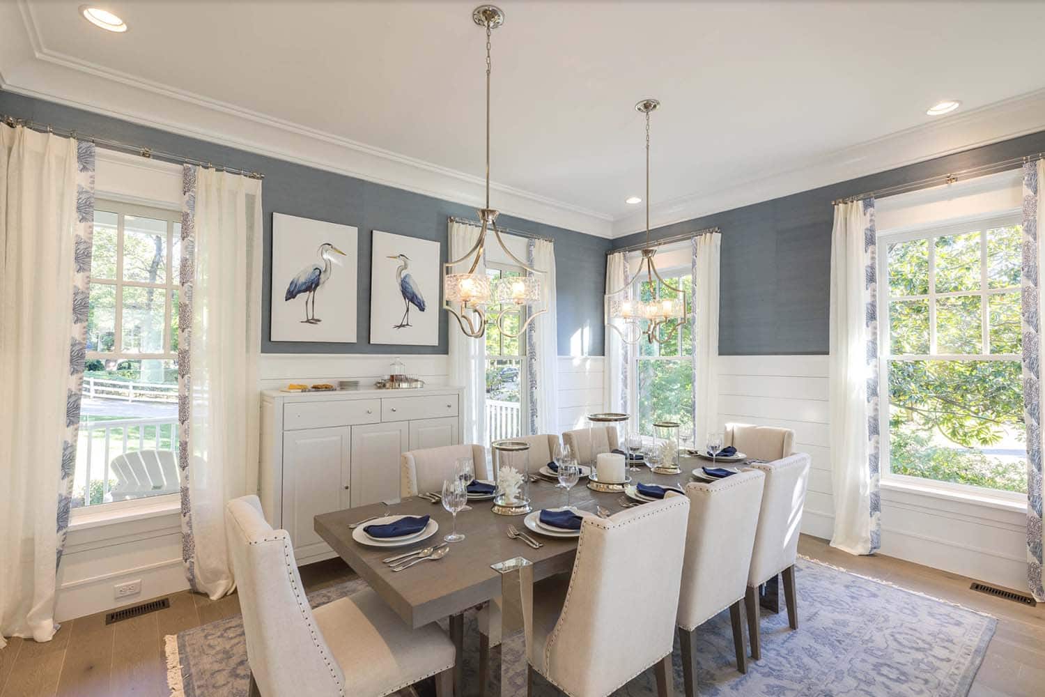 beach style dining room