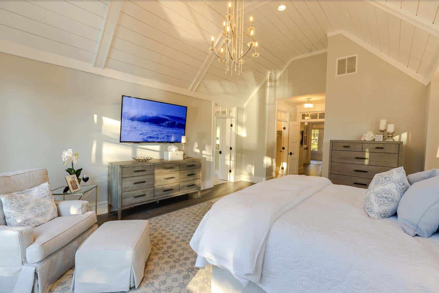 beach style bedroom