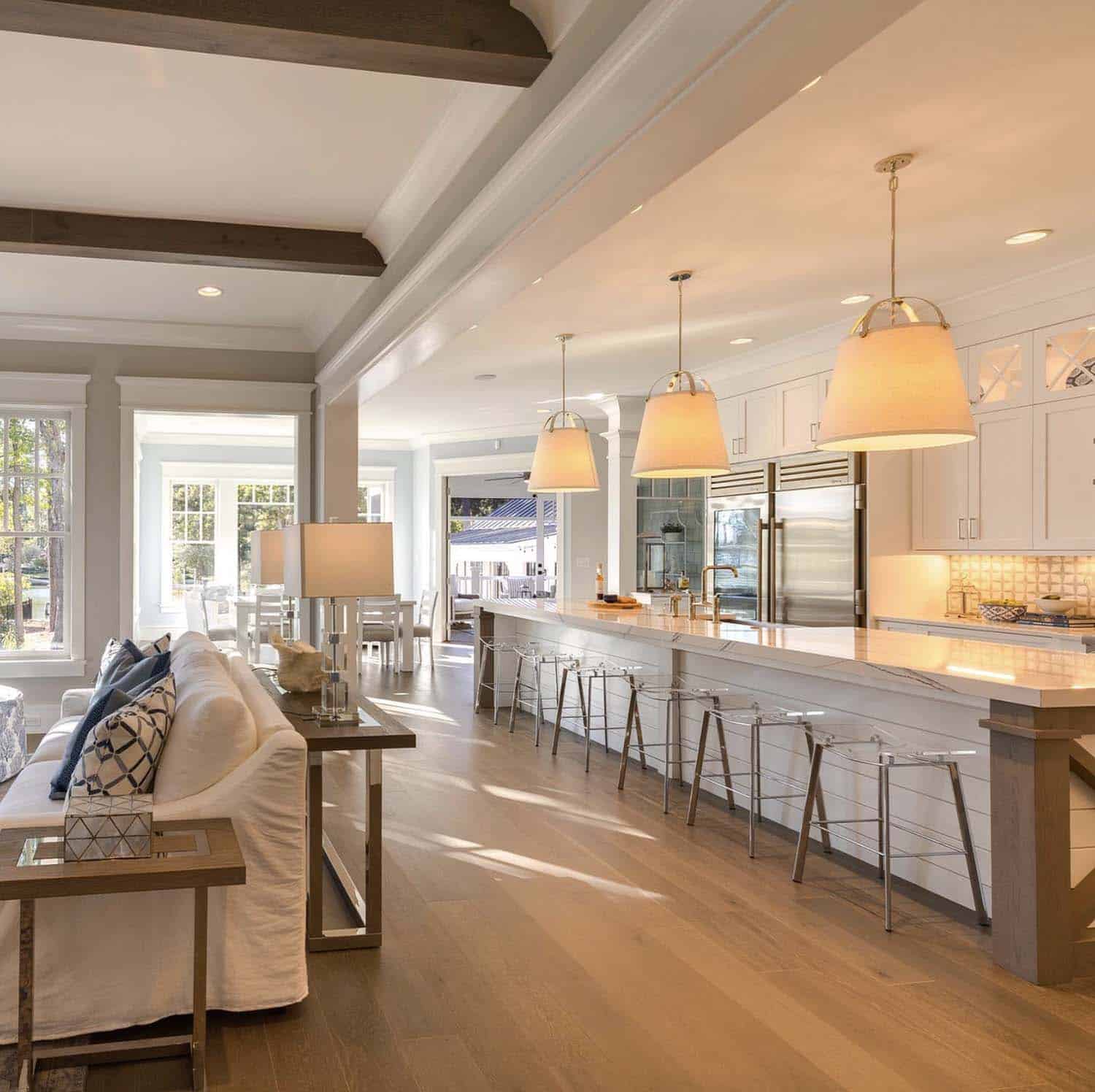 beach style kitchen