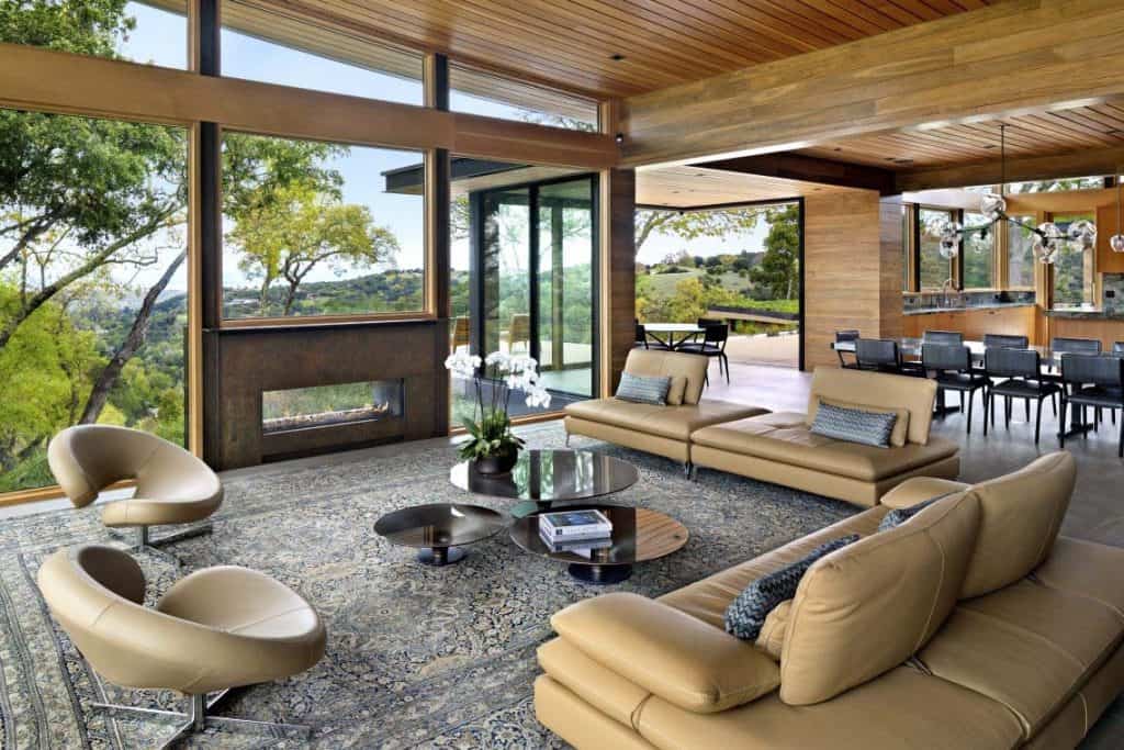 A midcentury hillside home with breathtaking views over Portola Valley