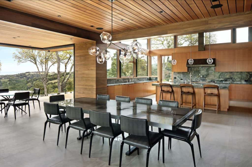 A midcentury hillside home with breathtaking views over Portola Valley