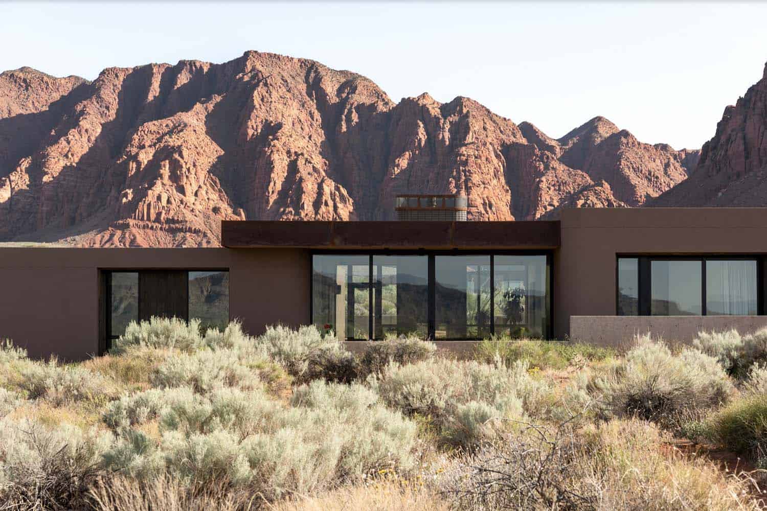 modern desert house exterior