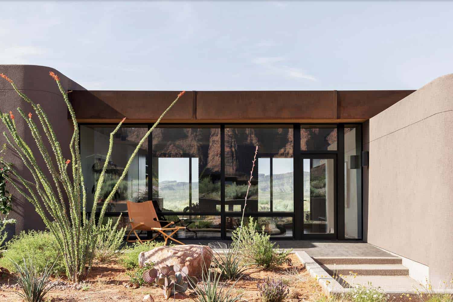 modern desert house exterior