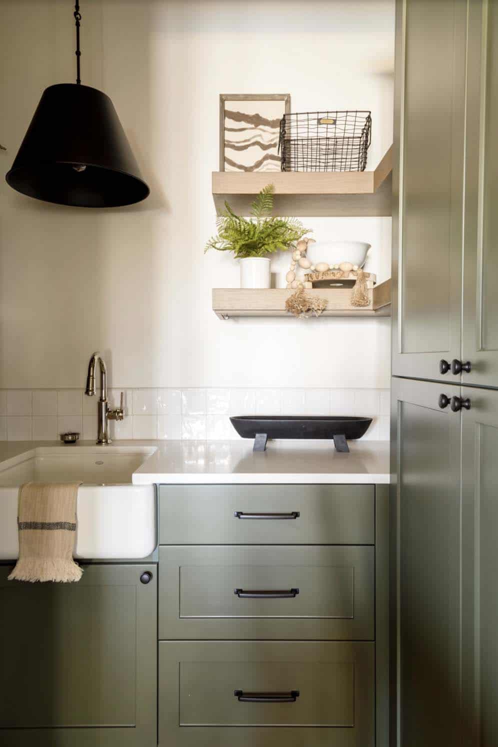farmhouse style kitchen