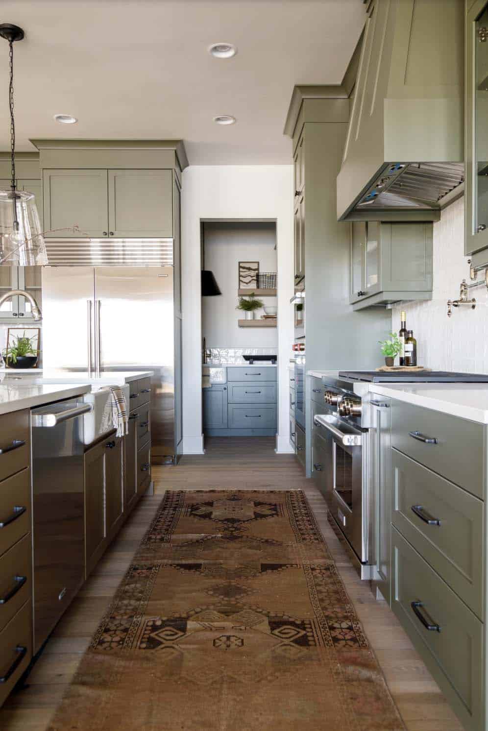 farmhouse style kitchen