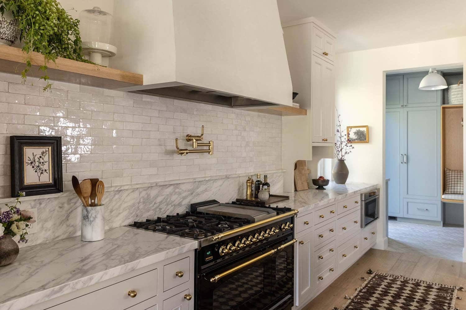 transitional style kitchen