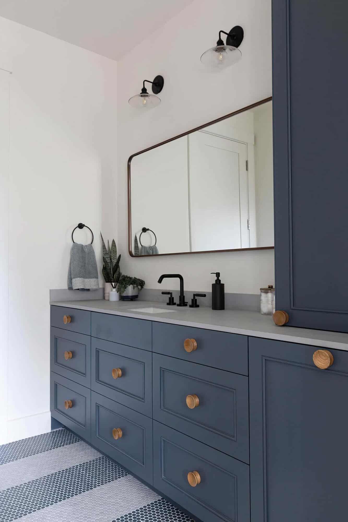 transitional style boys bathroom