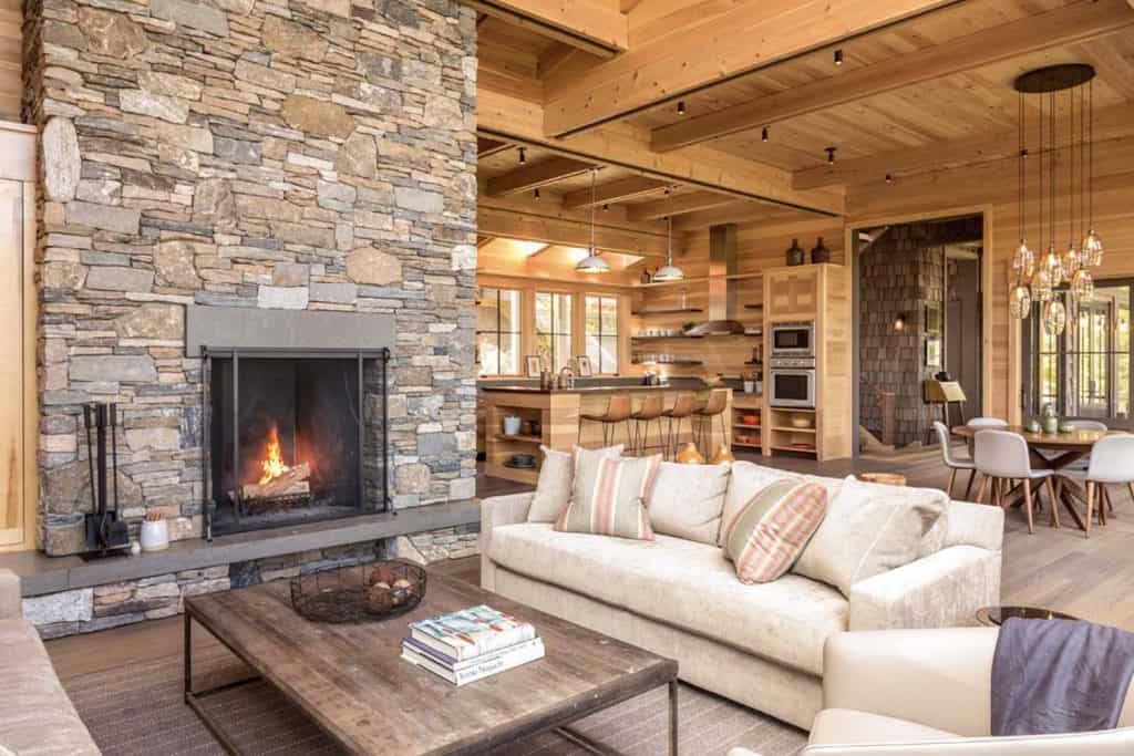 Amazing lakefront Berkshires retreat with warm and inviting living spaces