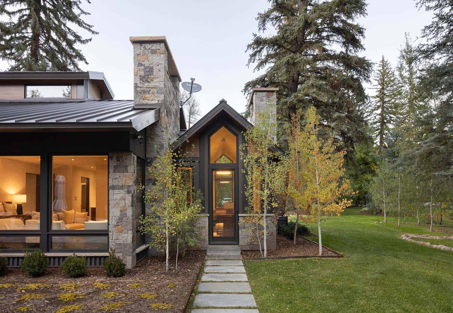 modern rustic mountain home exterior