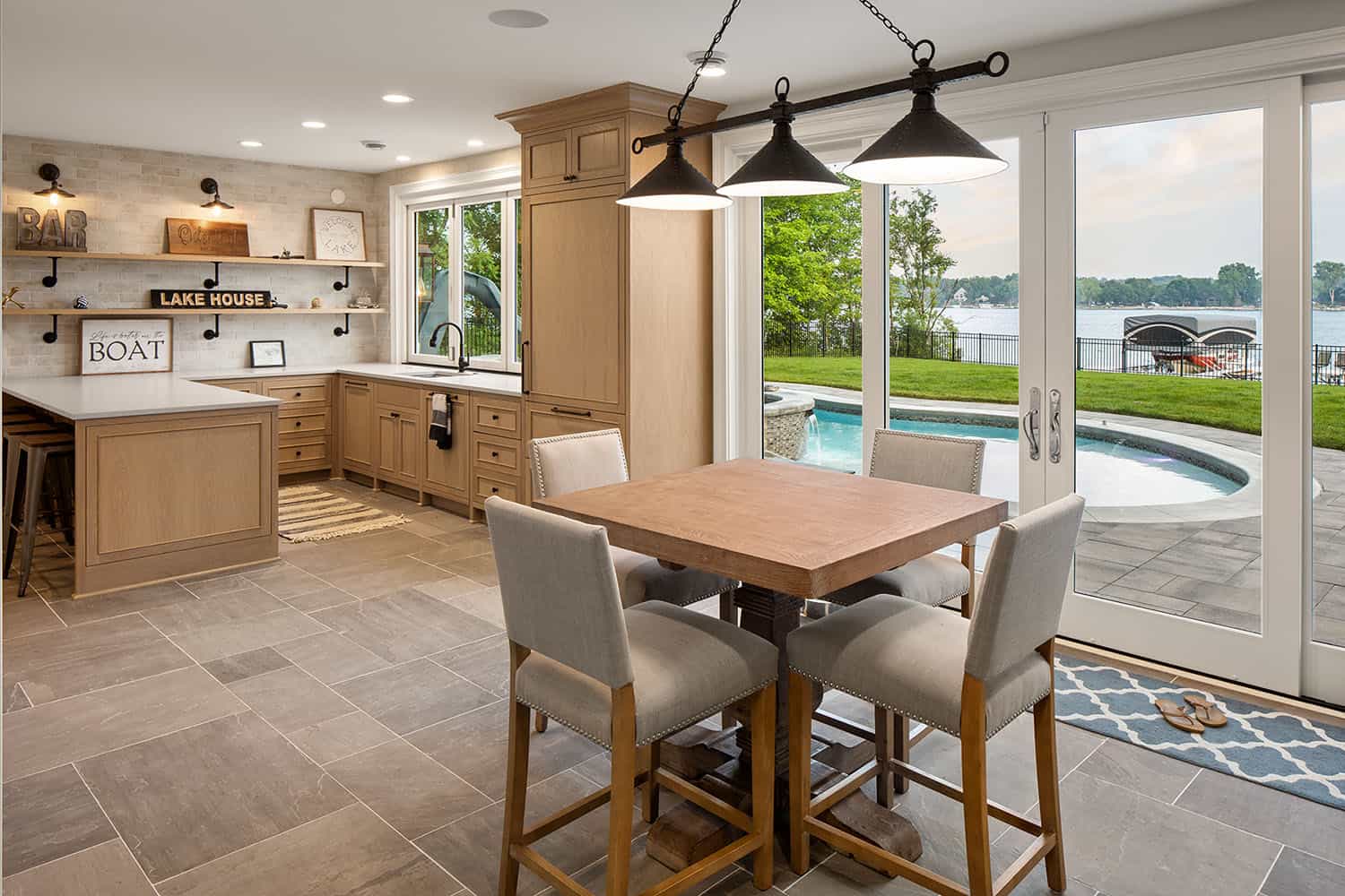 transitional style lower level kitchenette and dining area