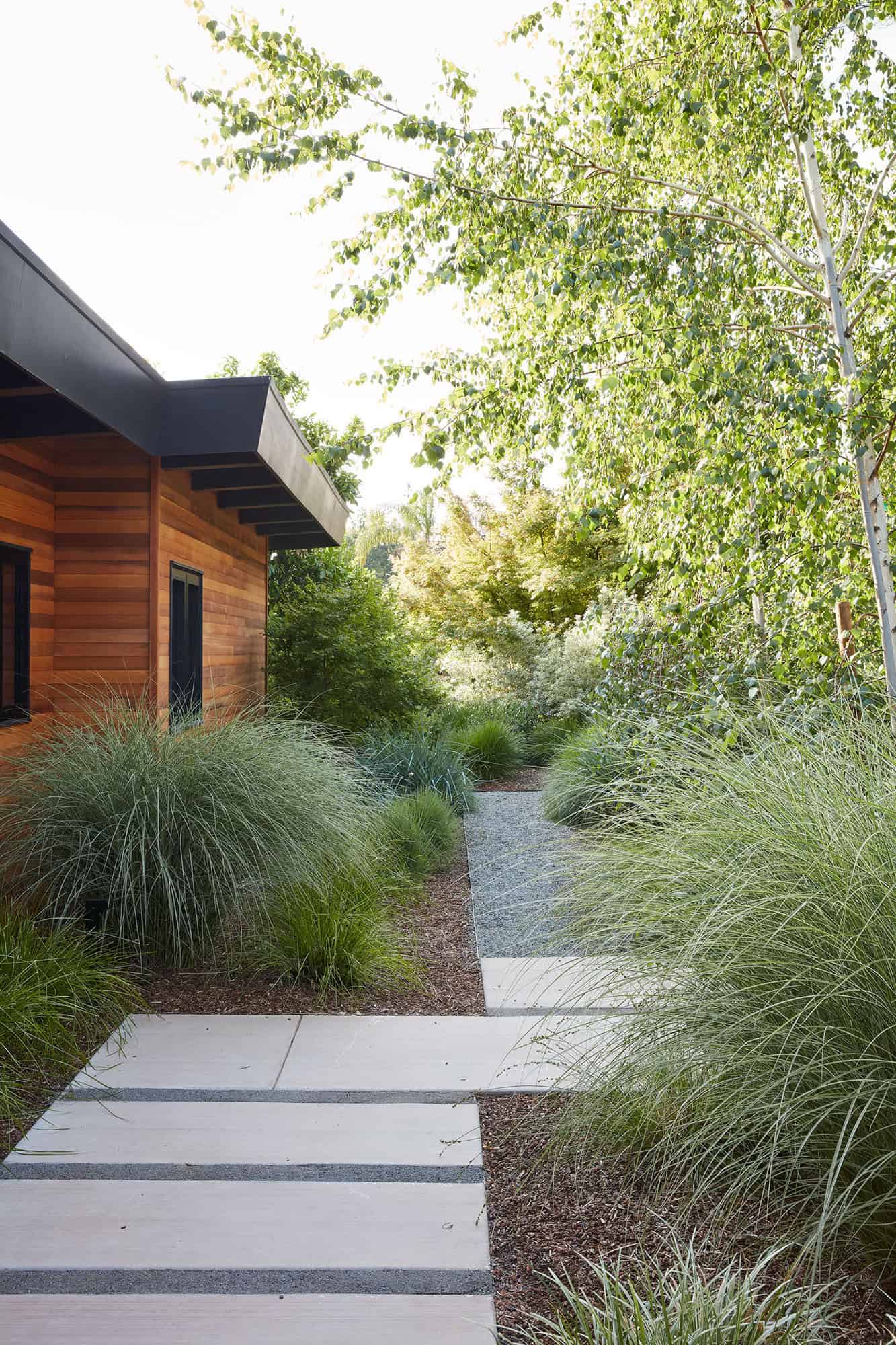 mid-century modern home exterior landscape