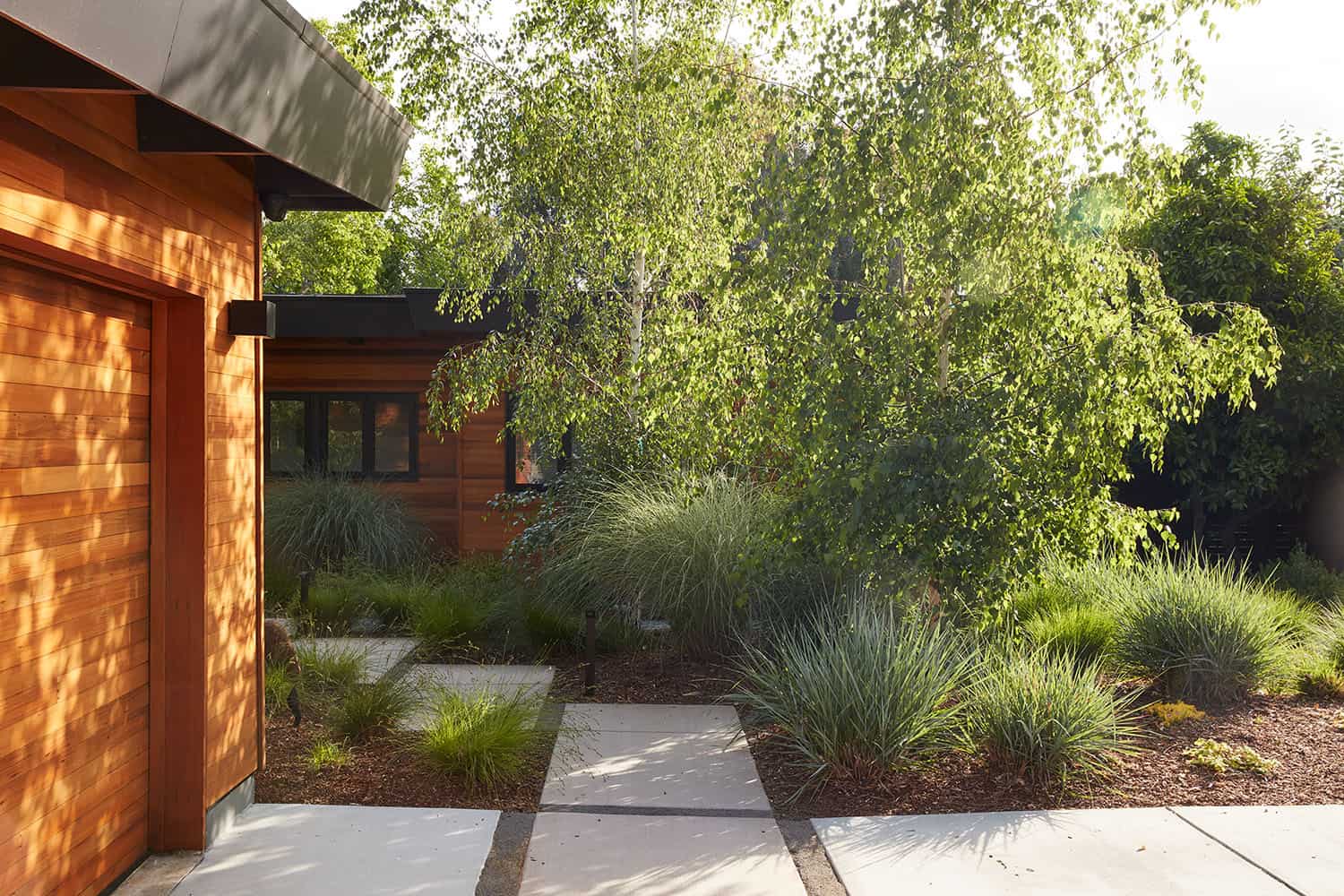 mid-century modern home exterior landscape