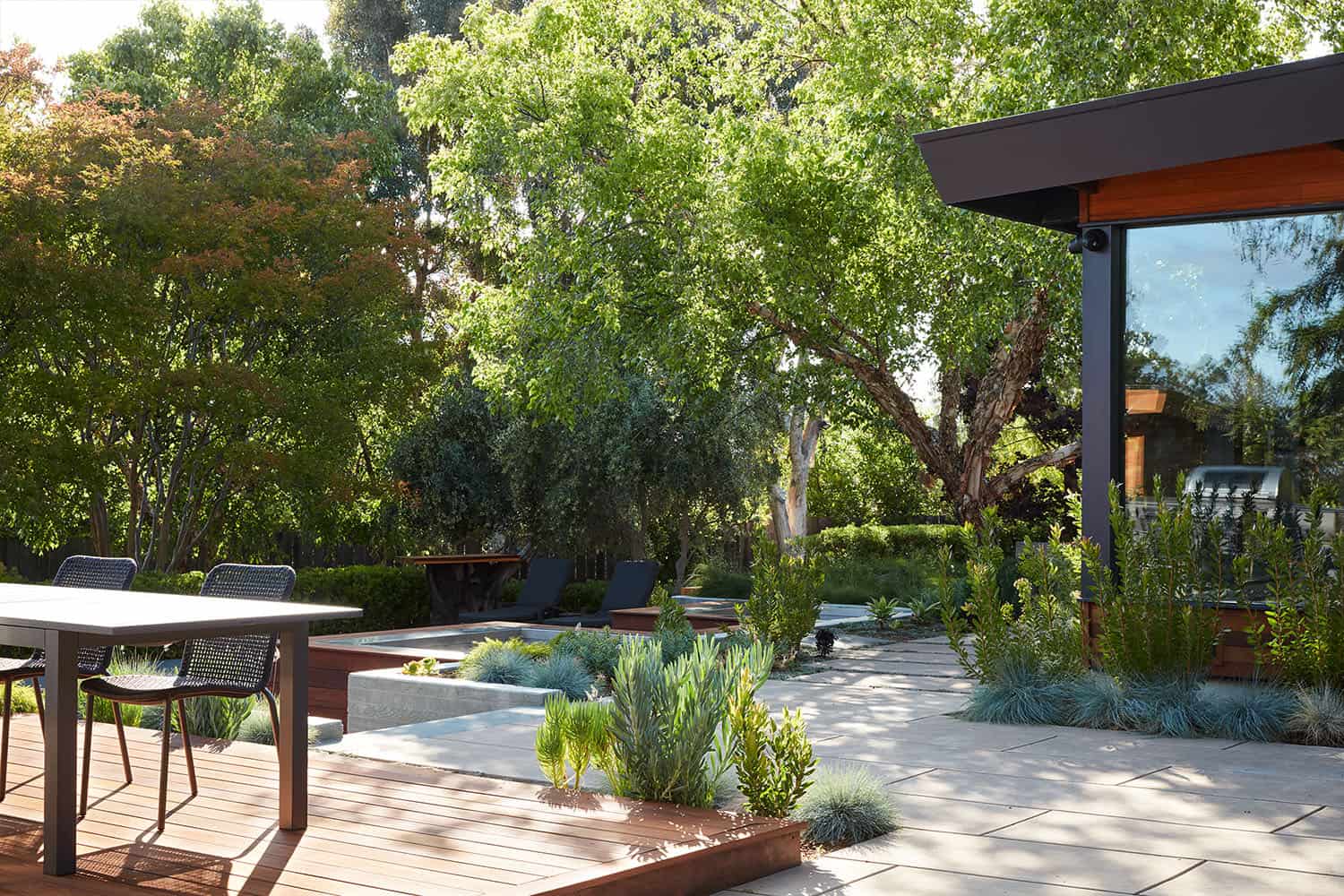 mid-century modern home exterior landscape