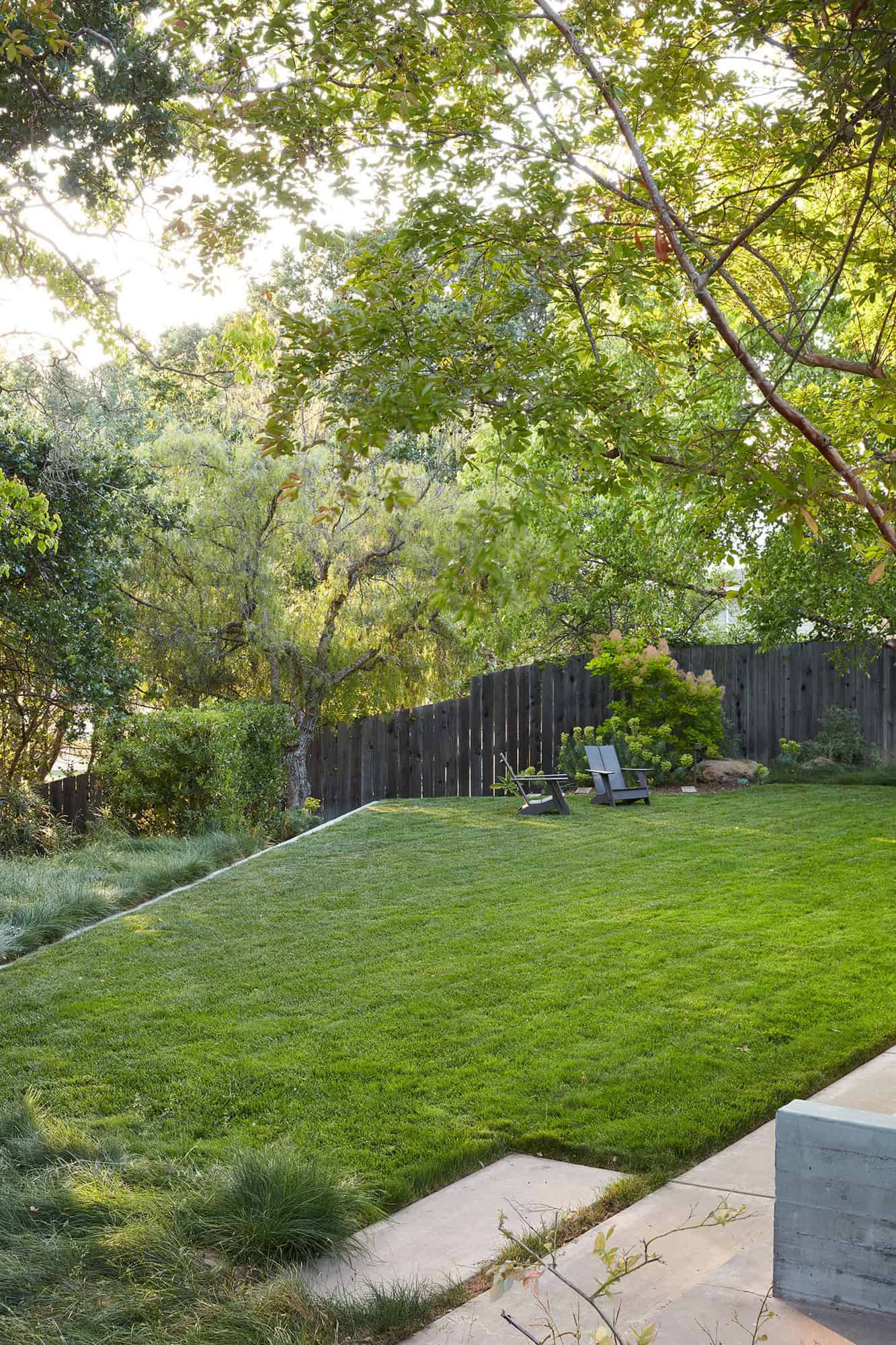 mid-century modern home exterior landscape